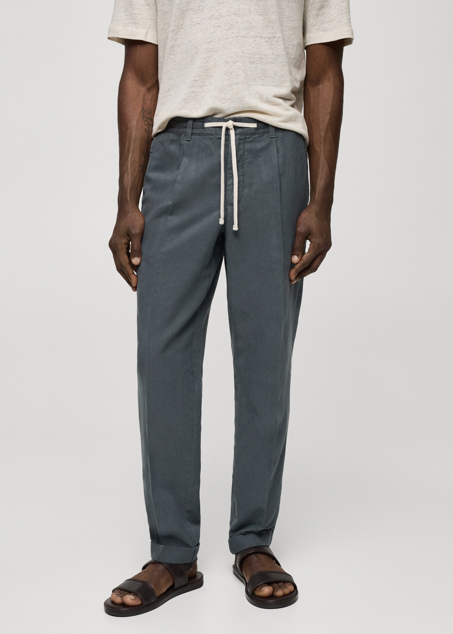 Pantalon slim-fit mélange de lin cordon - Plan moyen