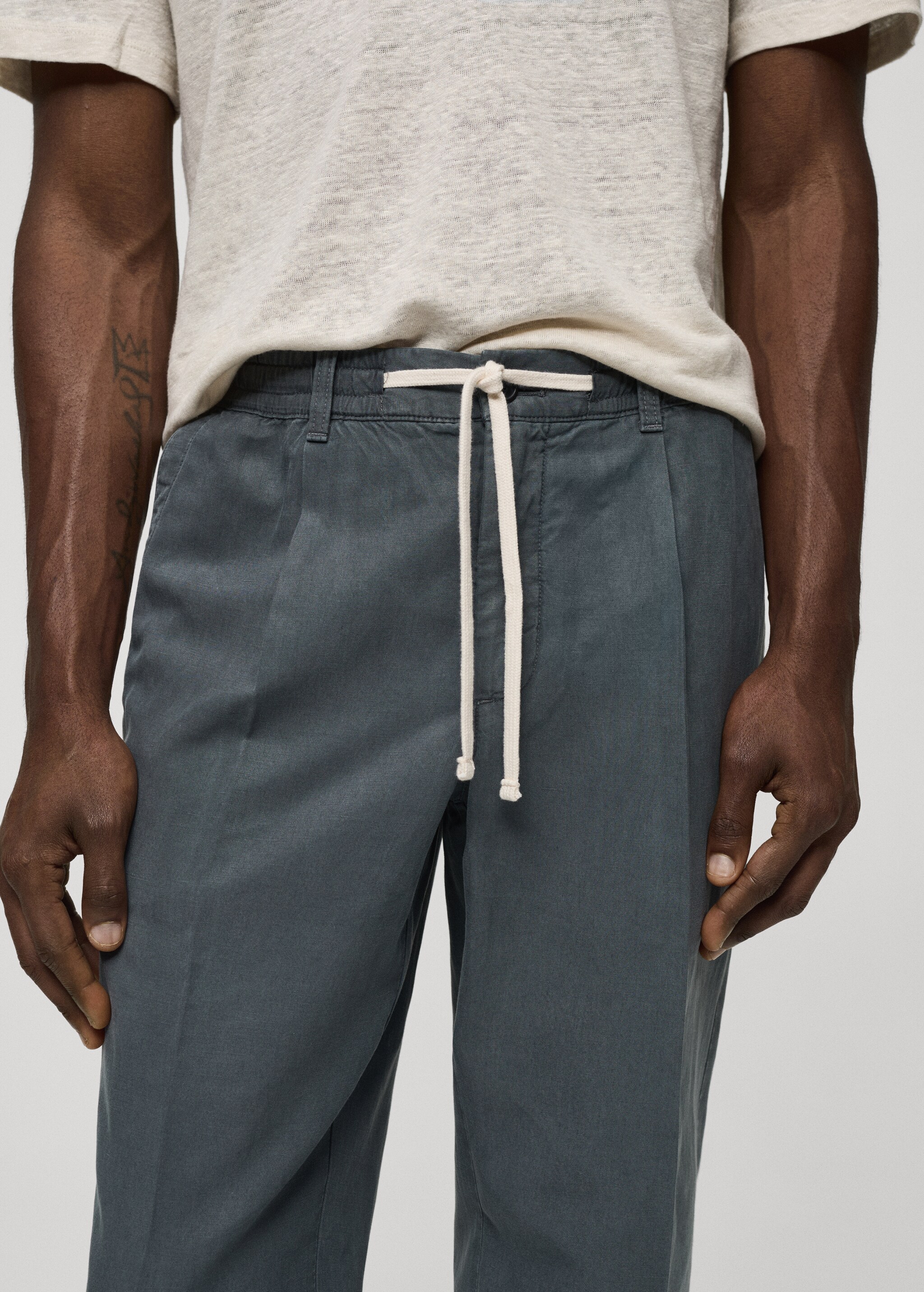 Linen-blend slim-fit trousers with drawstring - Details of the article 1