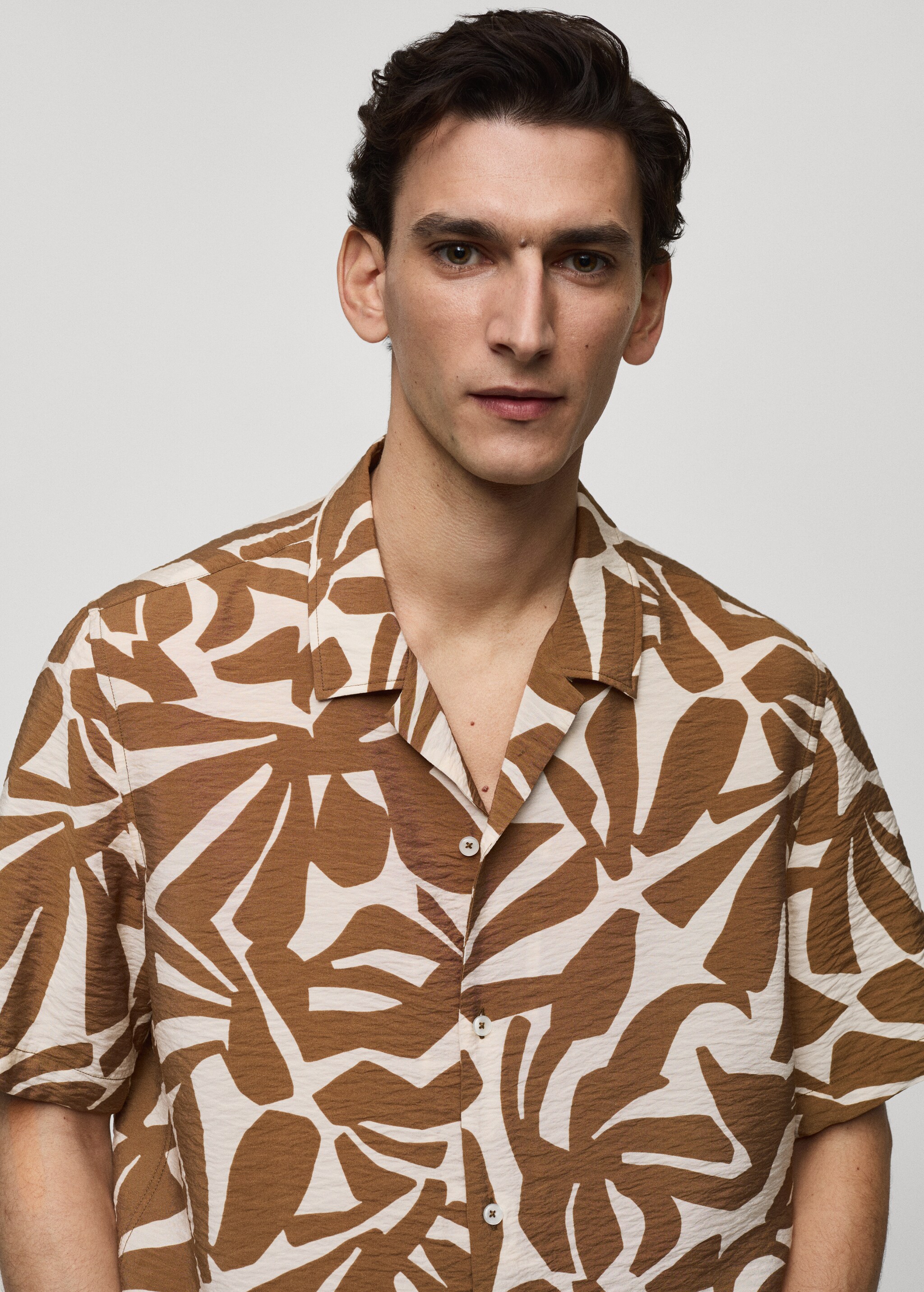 Regular-fit textured printed shirt - Details of the article 1