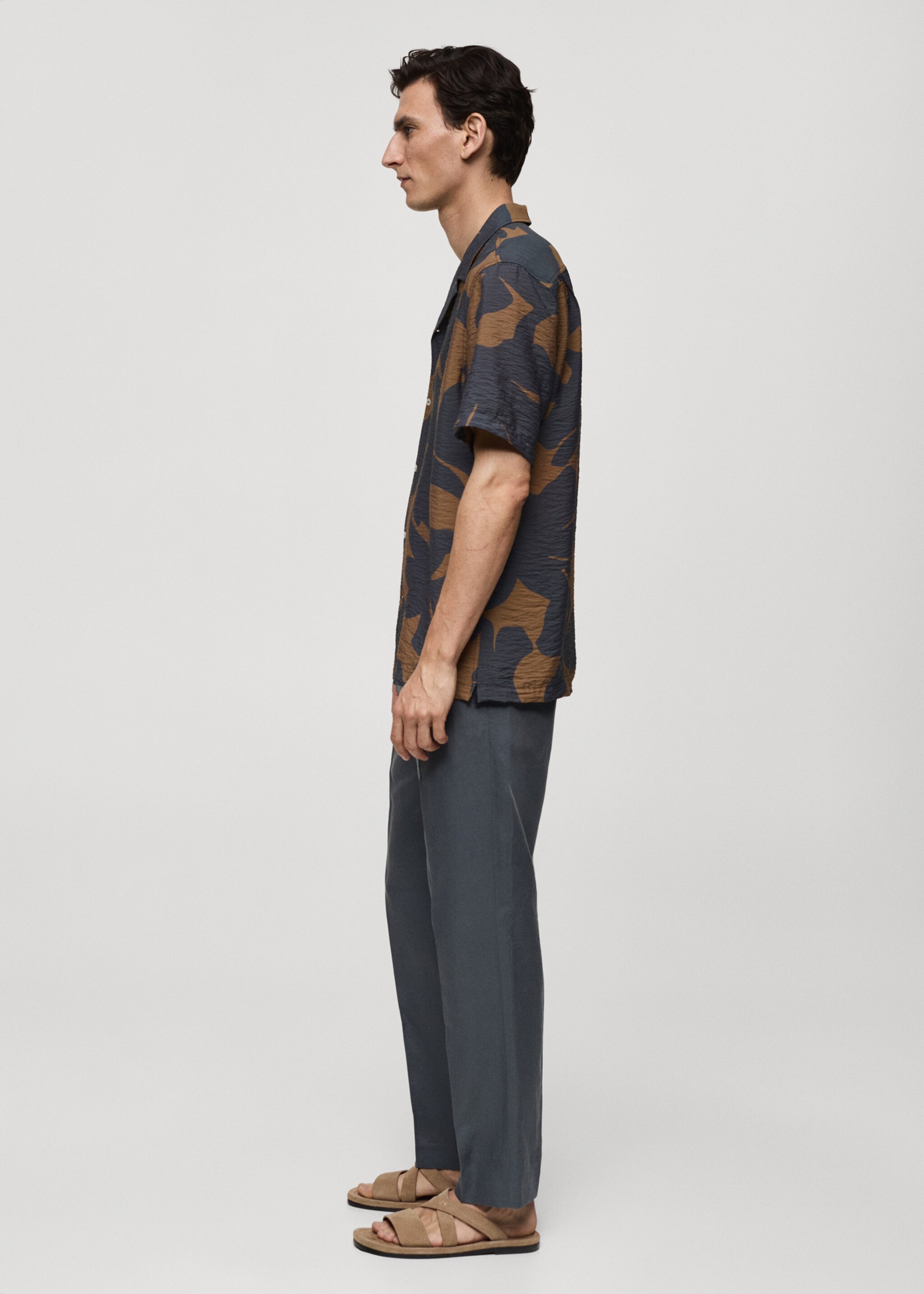 Regular-fit textured printed shirt - Details of the article 2
