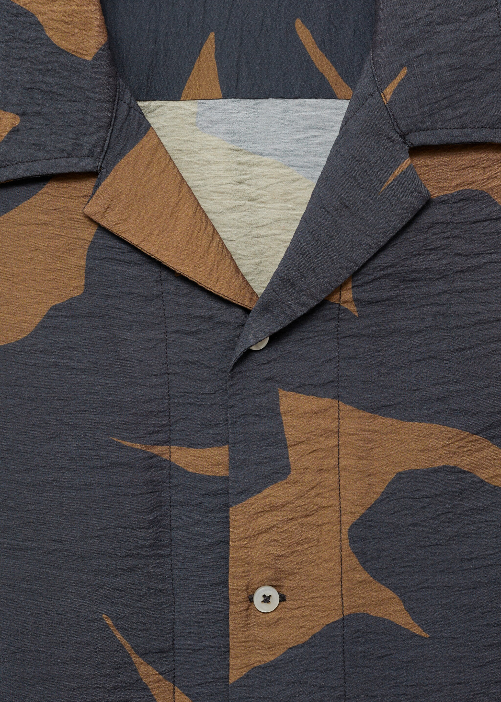 Regular-fit textured printed shirt - Details of the article 8