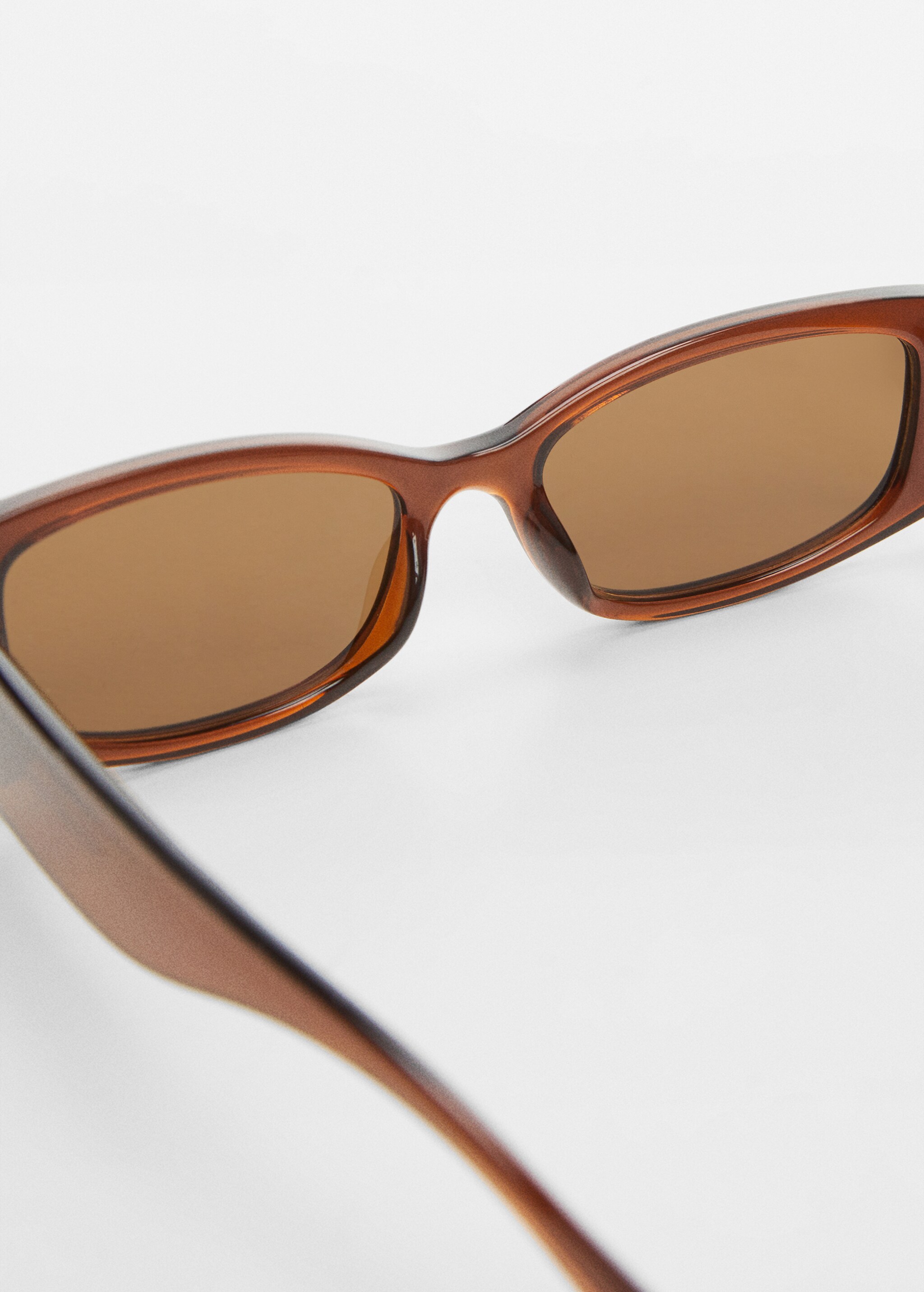 Солнцезащитные очки прямоугольной формы - Деталь изделия 1