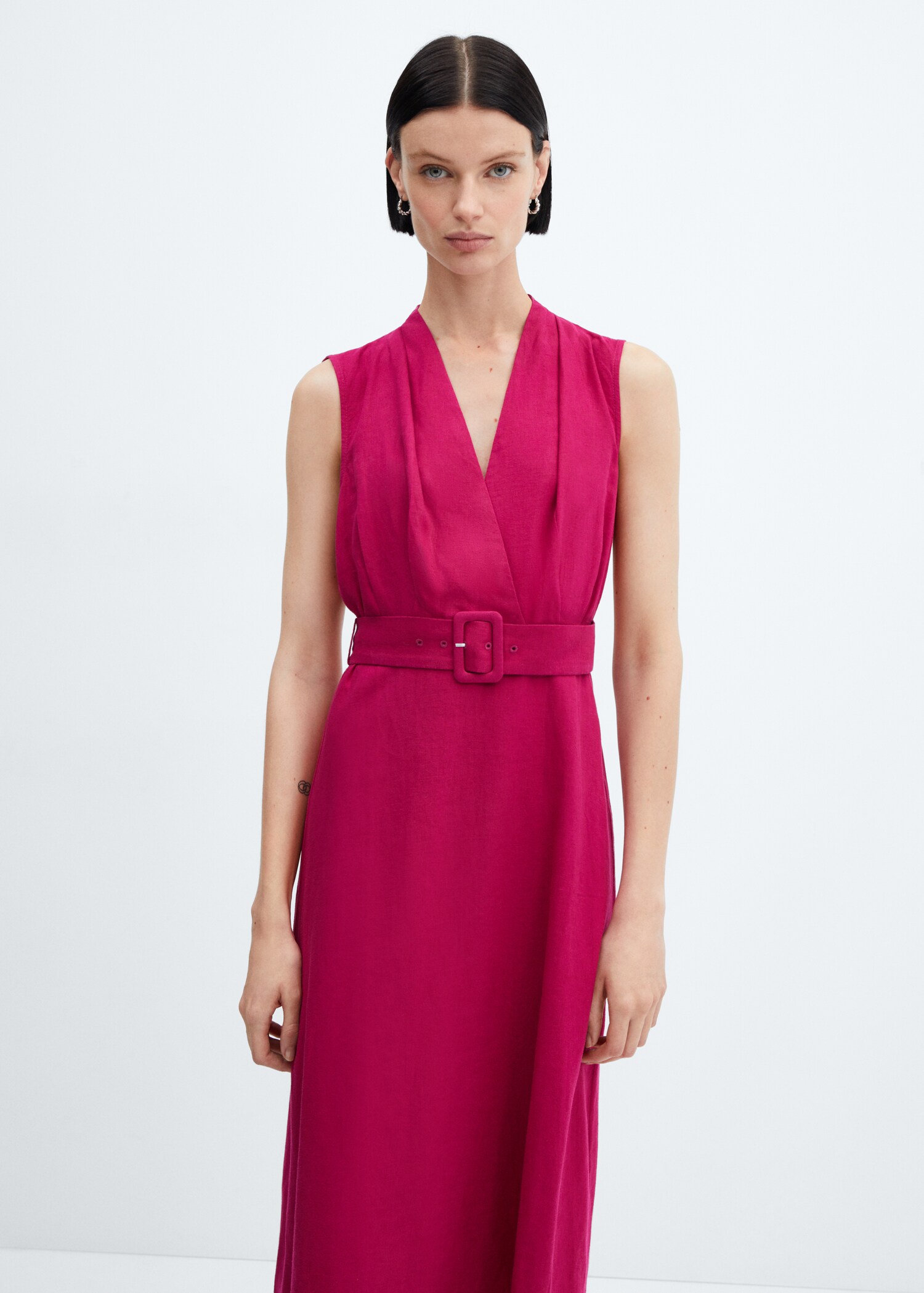 Vestido lino cinturón - Plano medio