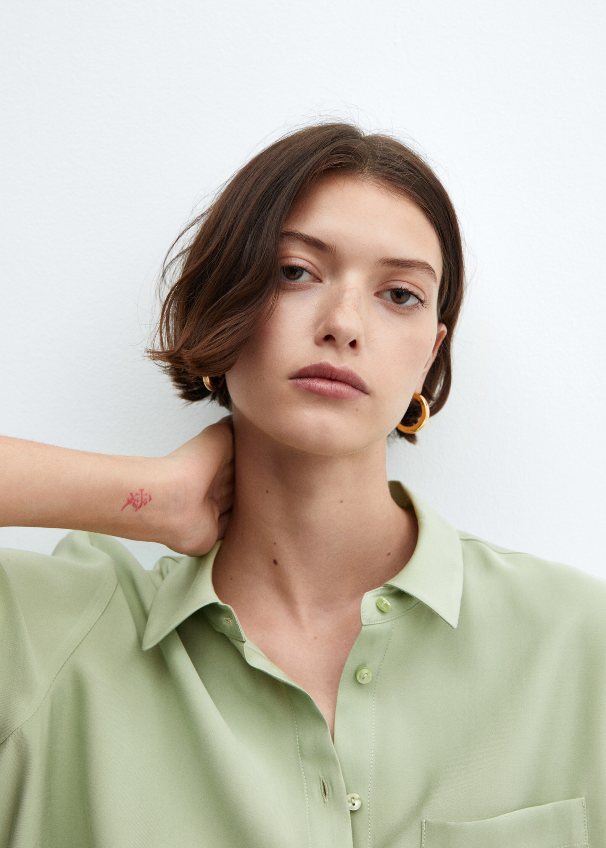 Camisa manga corta bolsillo - Detalle del artículo 1, Verde. Ref: 67090420-00.