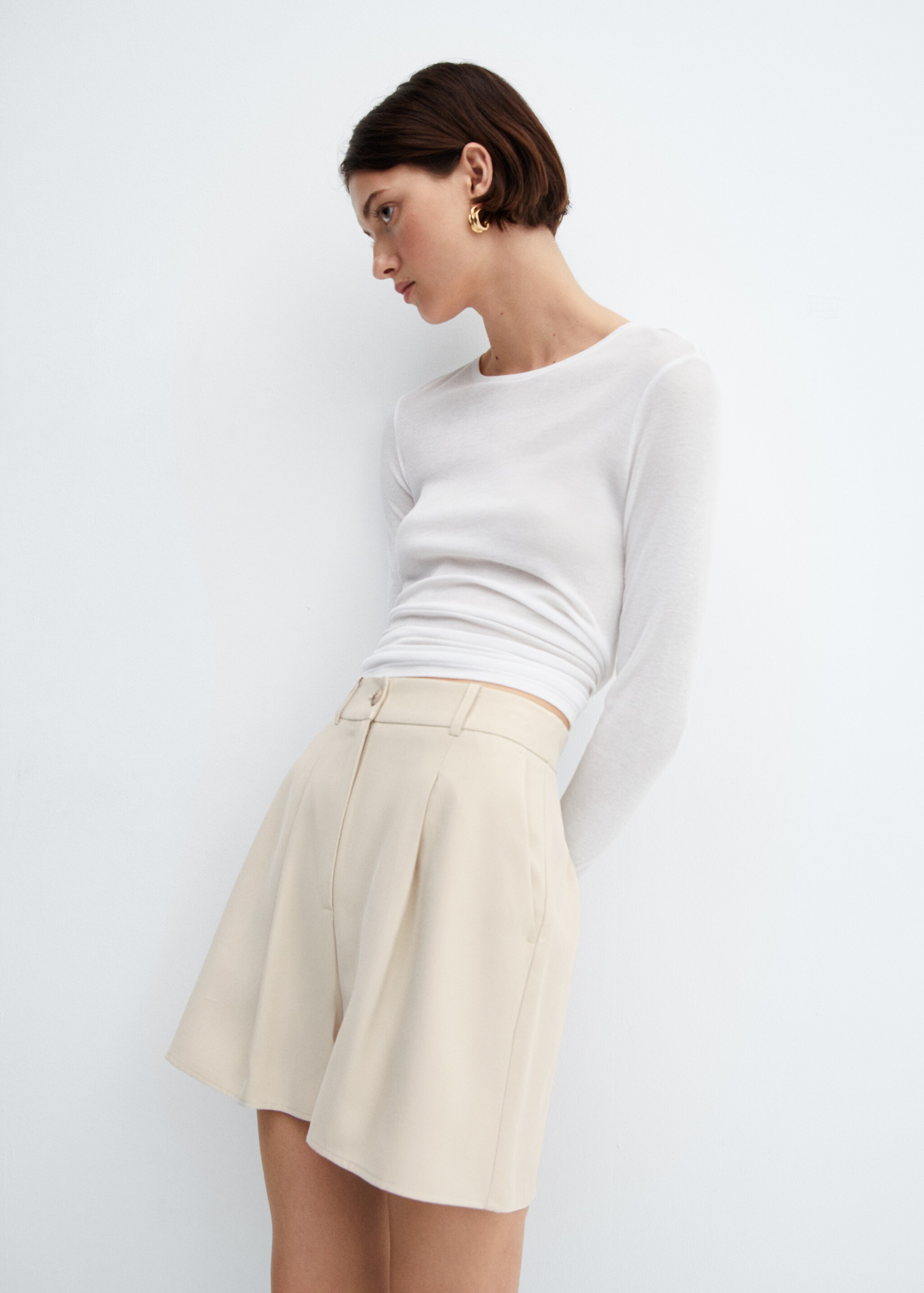 Pleated high-waist shorts - Details of the article 2