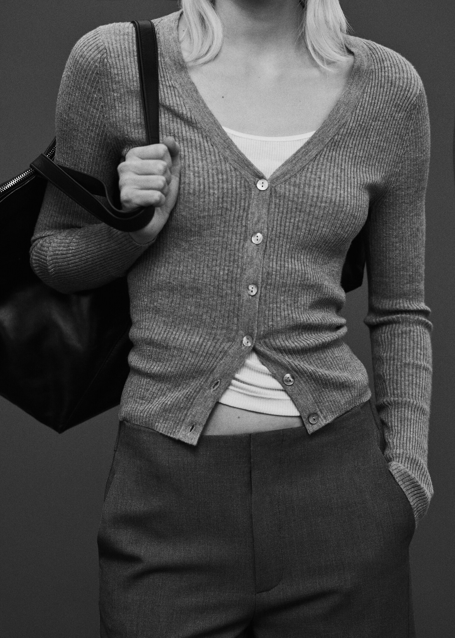 V-neck ribbed cardigan - Details of the article 6