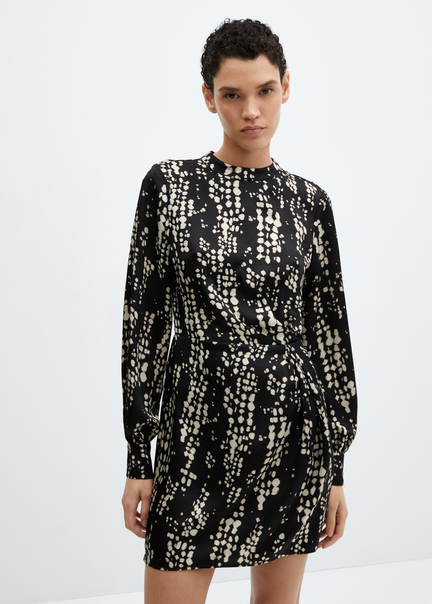 Robe imprimée plissée - Plan moyen