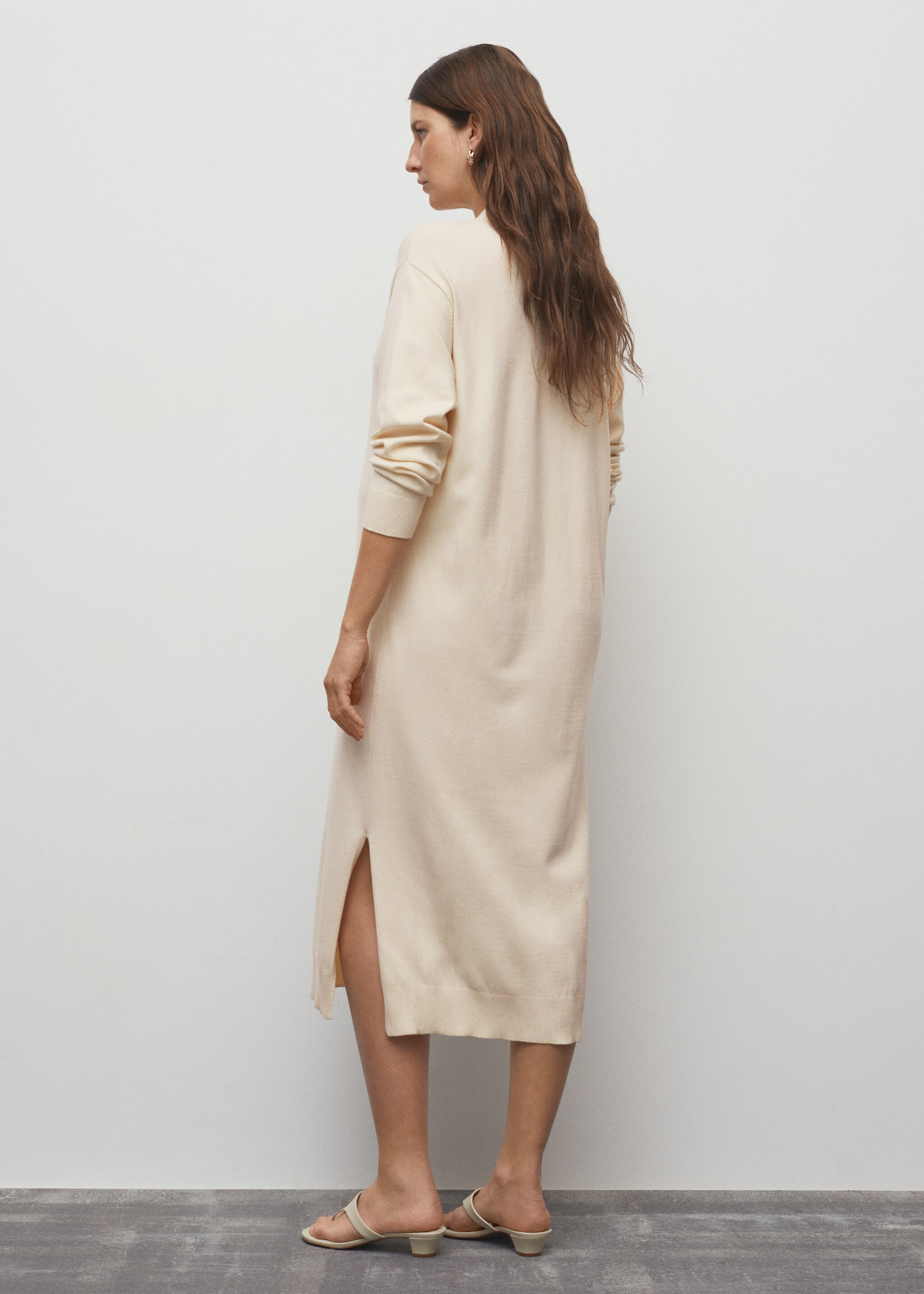 Round-neck knitted dress - Reverse of the article