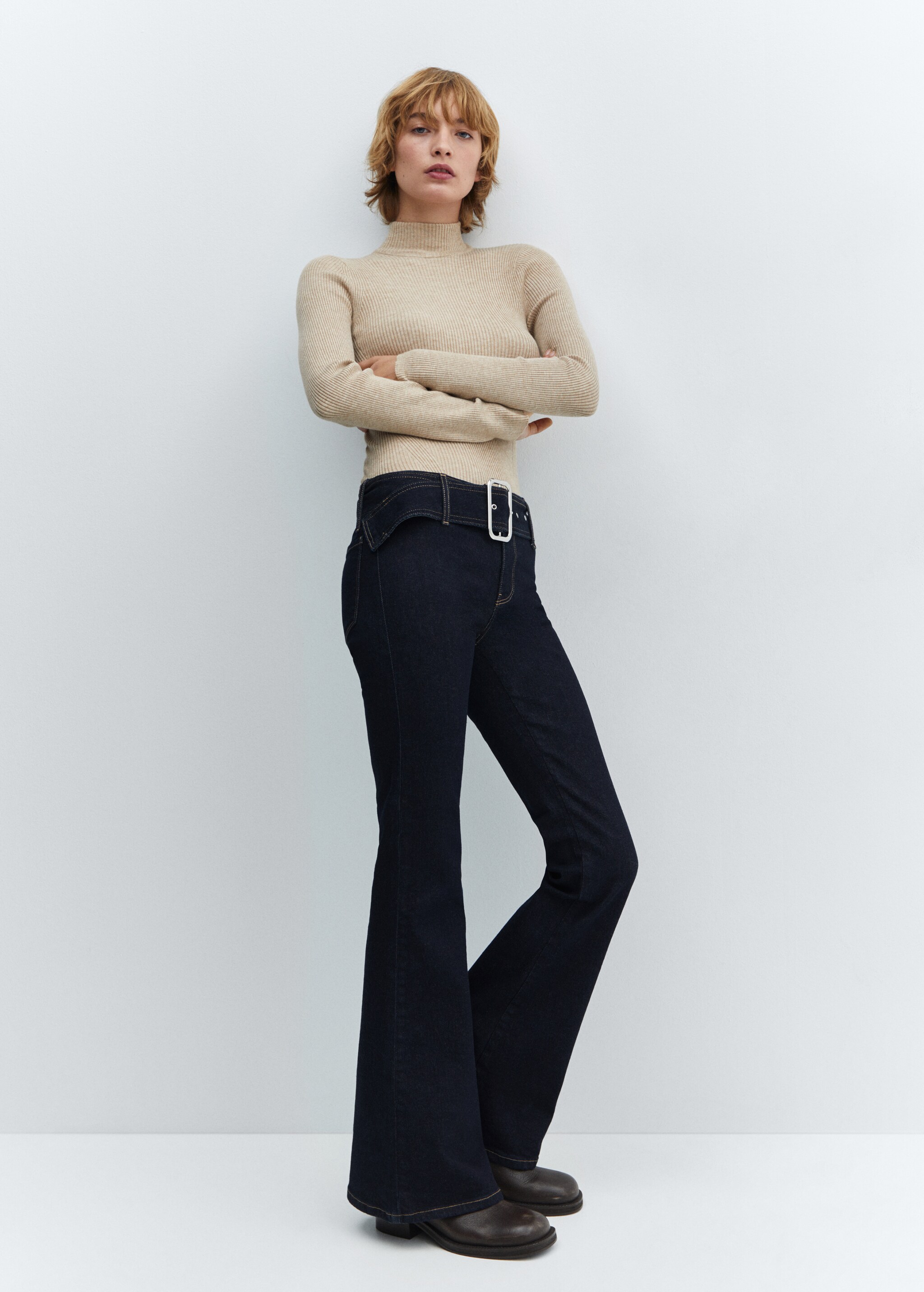 Flared jeans with belt - Details of the article 2