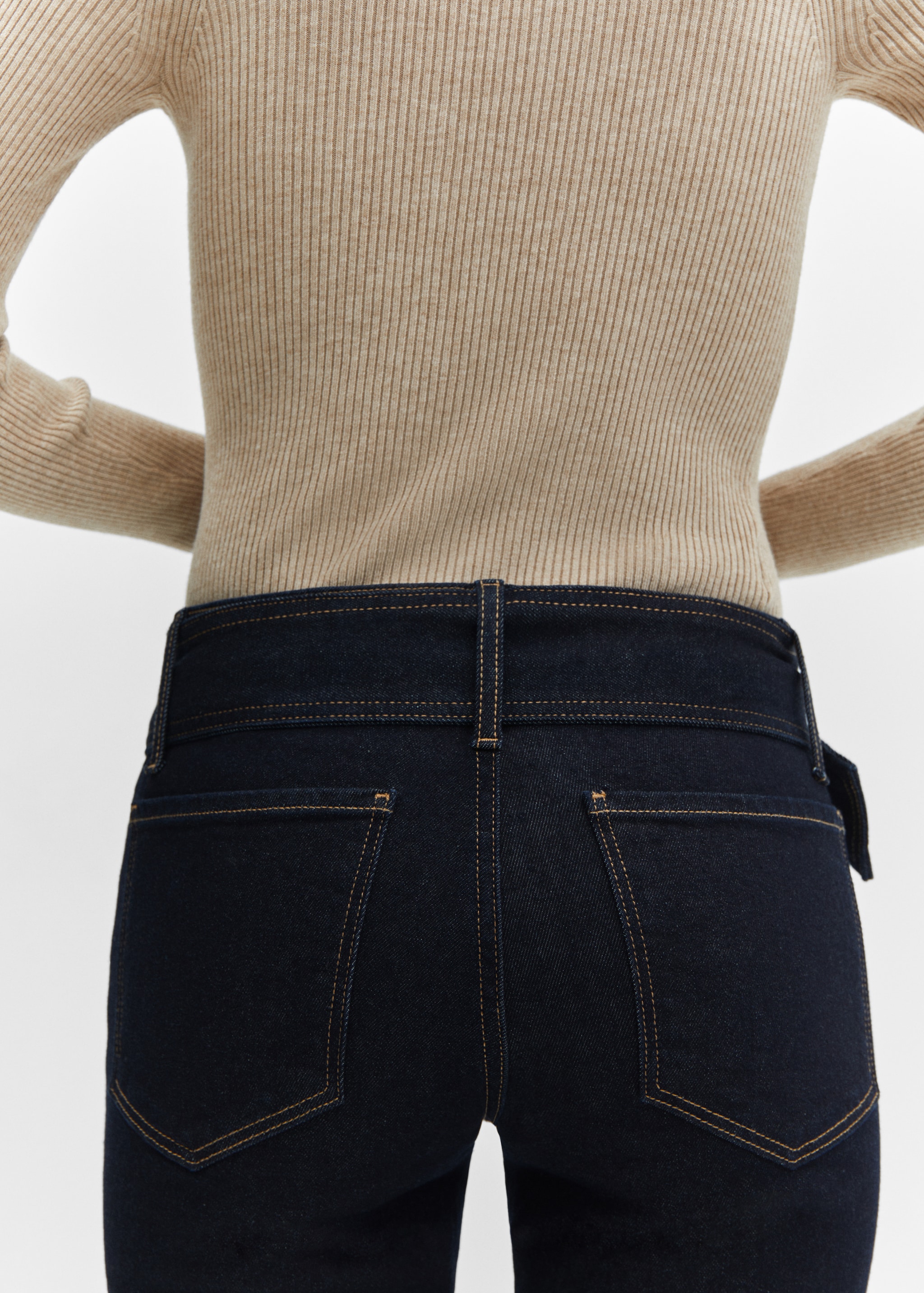 Flared jeans with belt - Details of the article 6