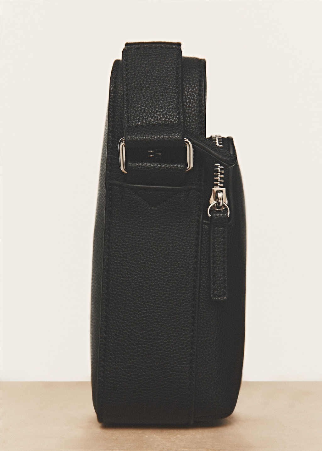 Leather effect shoulder bag Men MANGO Iran