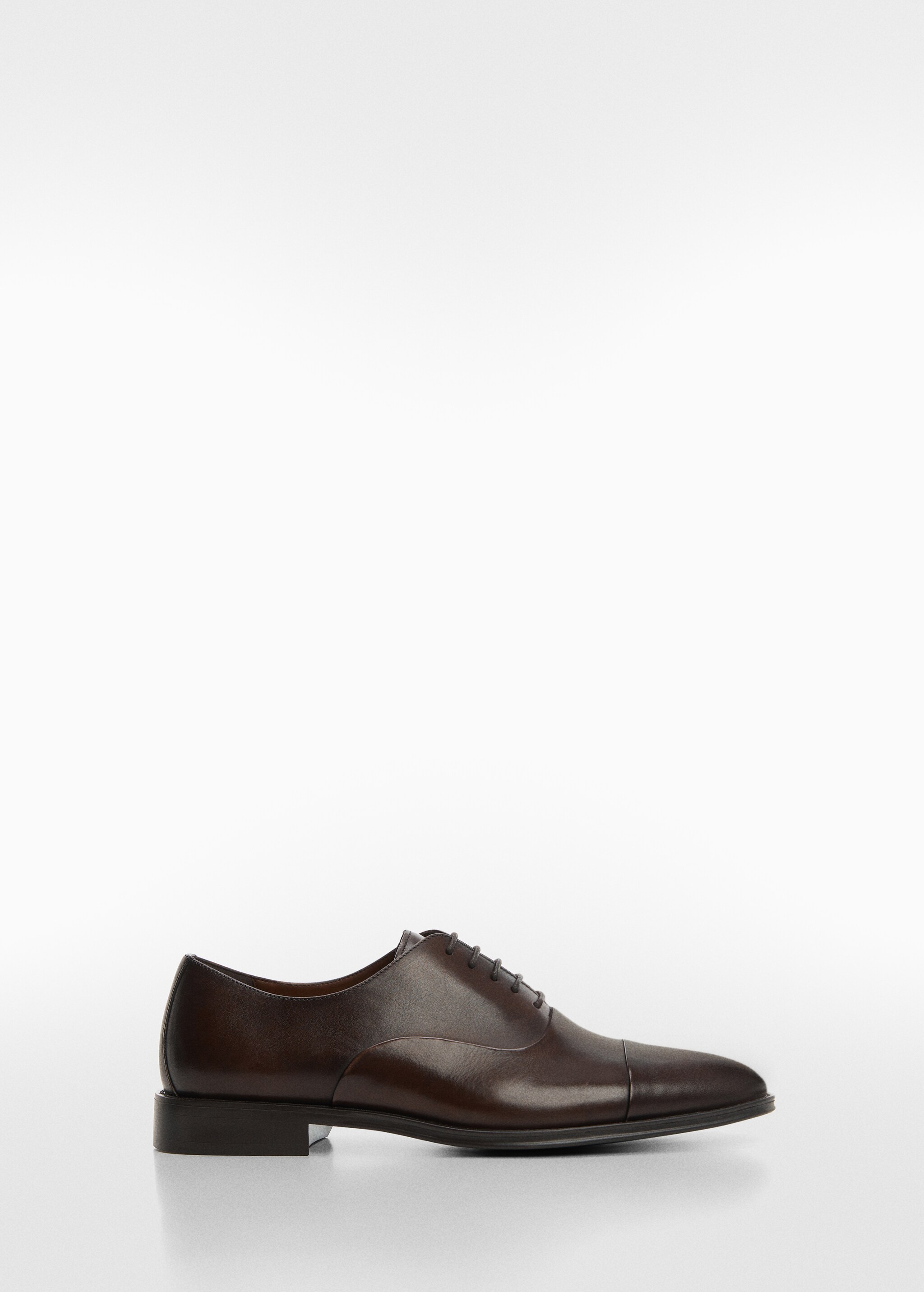 Elongated leather suit shoes - Article without model
