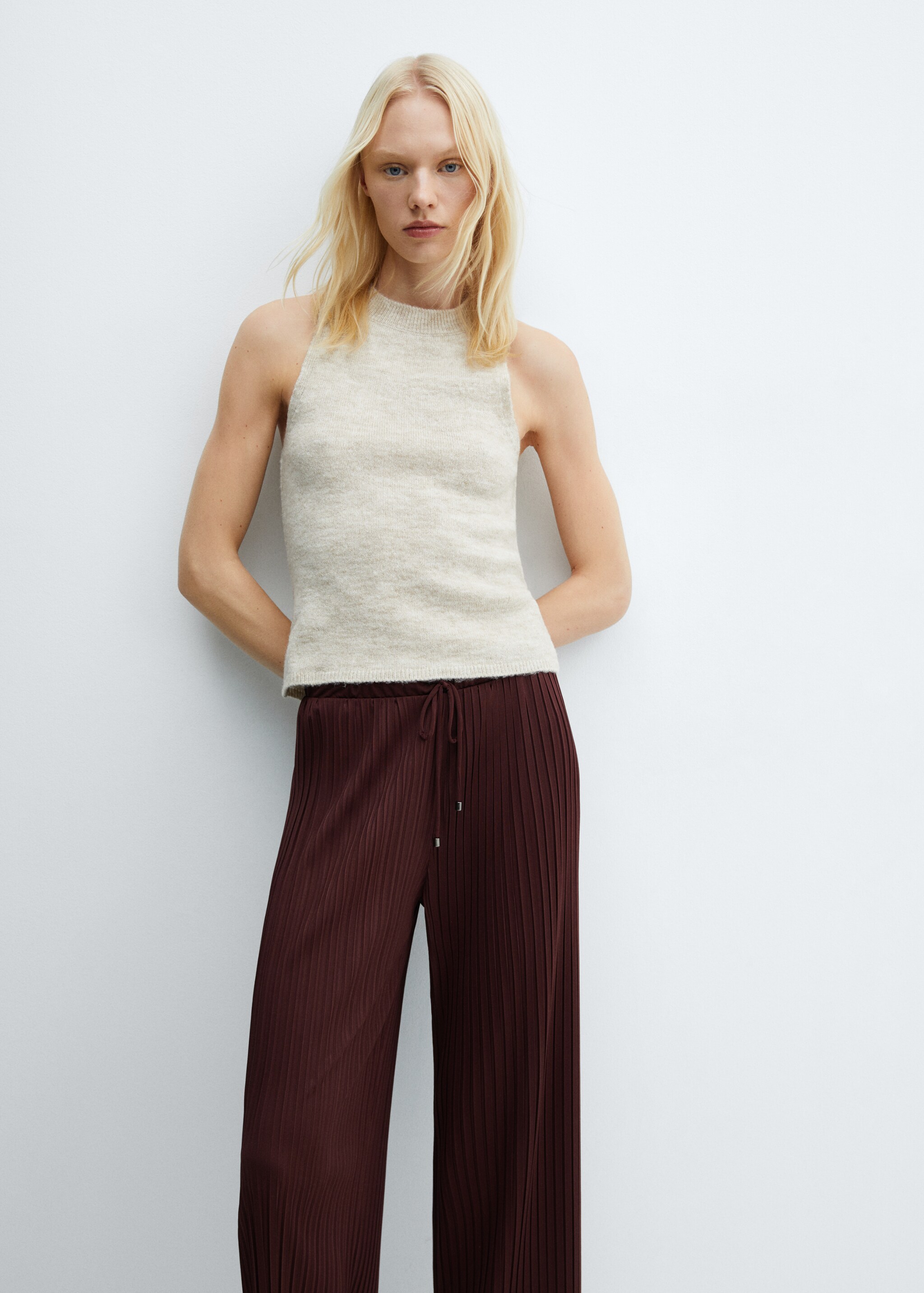 Pleated straight trousers - Details of the article 1