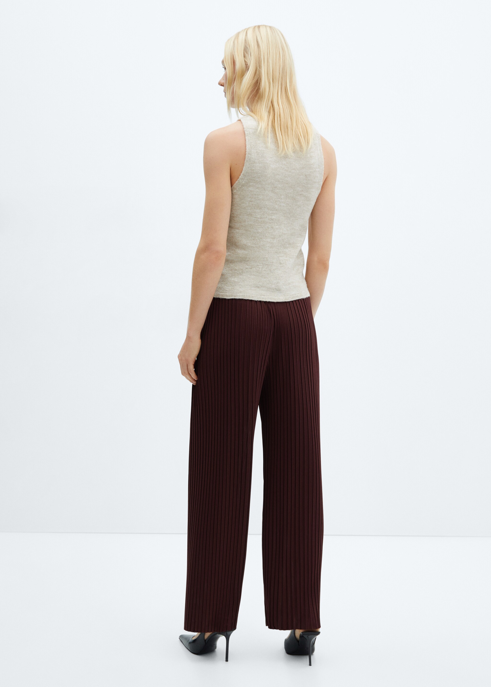 Pleated straight trousers - Reverse of the article