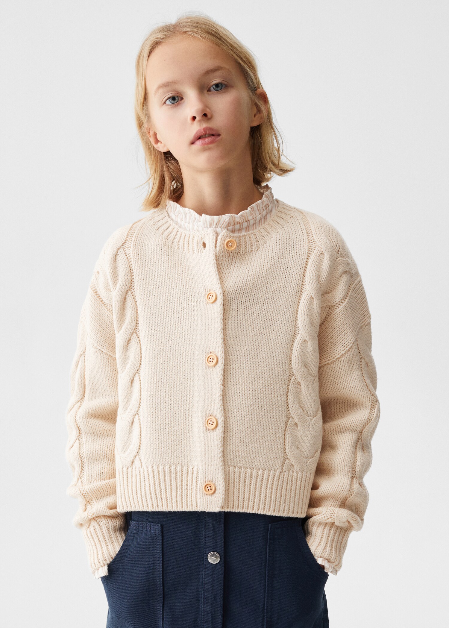 Knitted braided cardigan - Medium plane