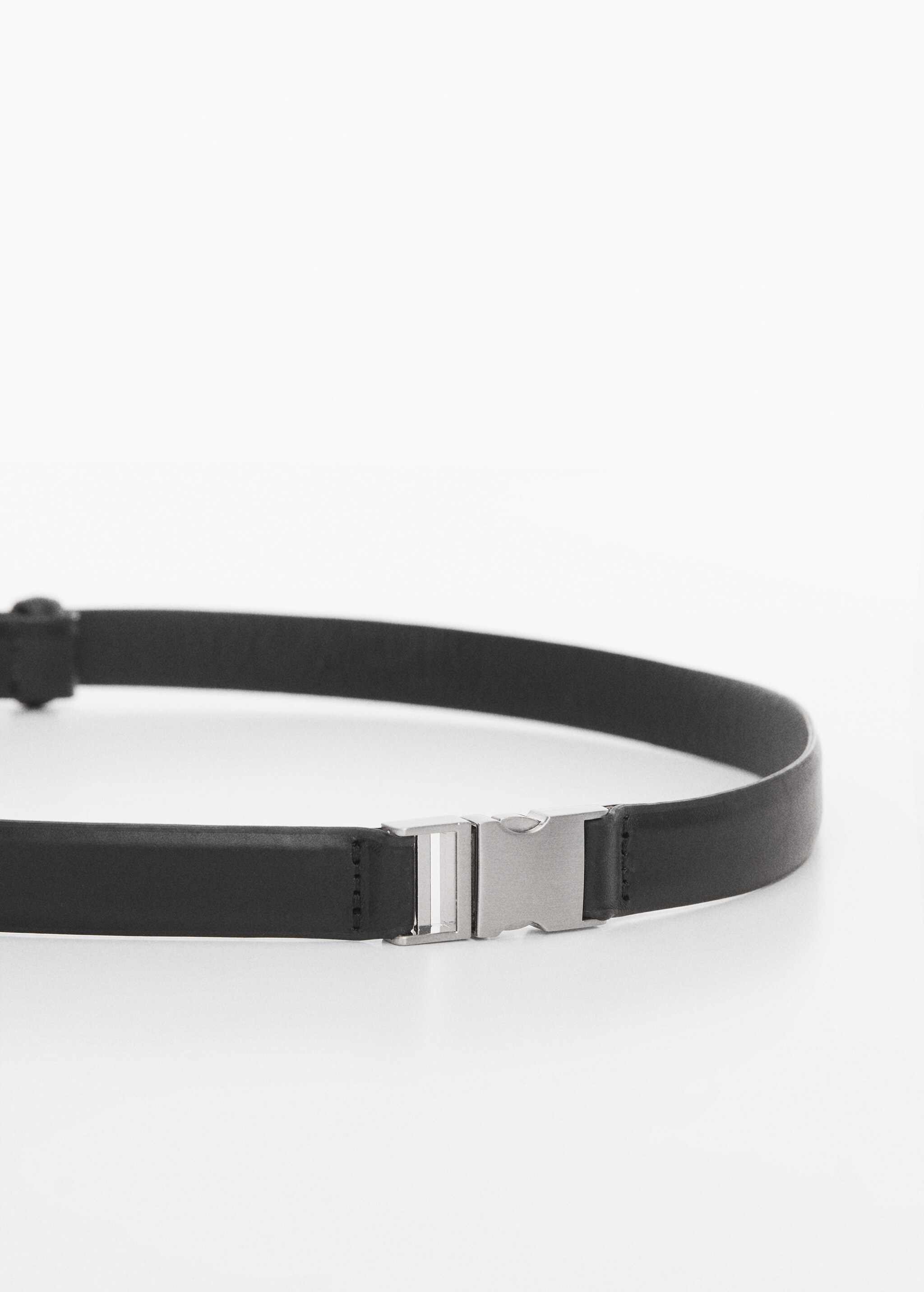 Metal fastening leather belt - Details of the article 2