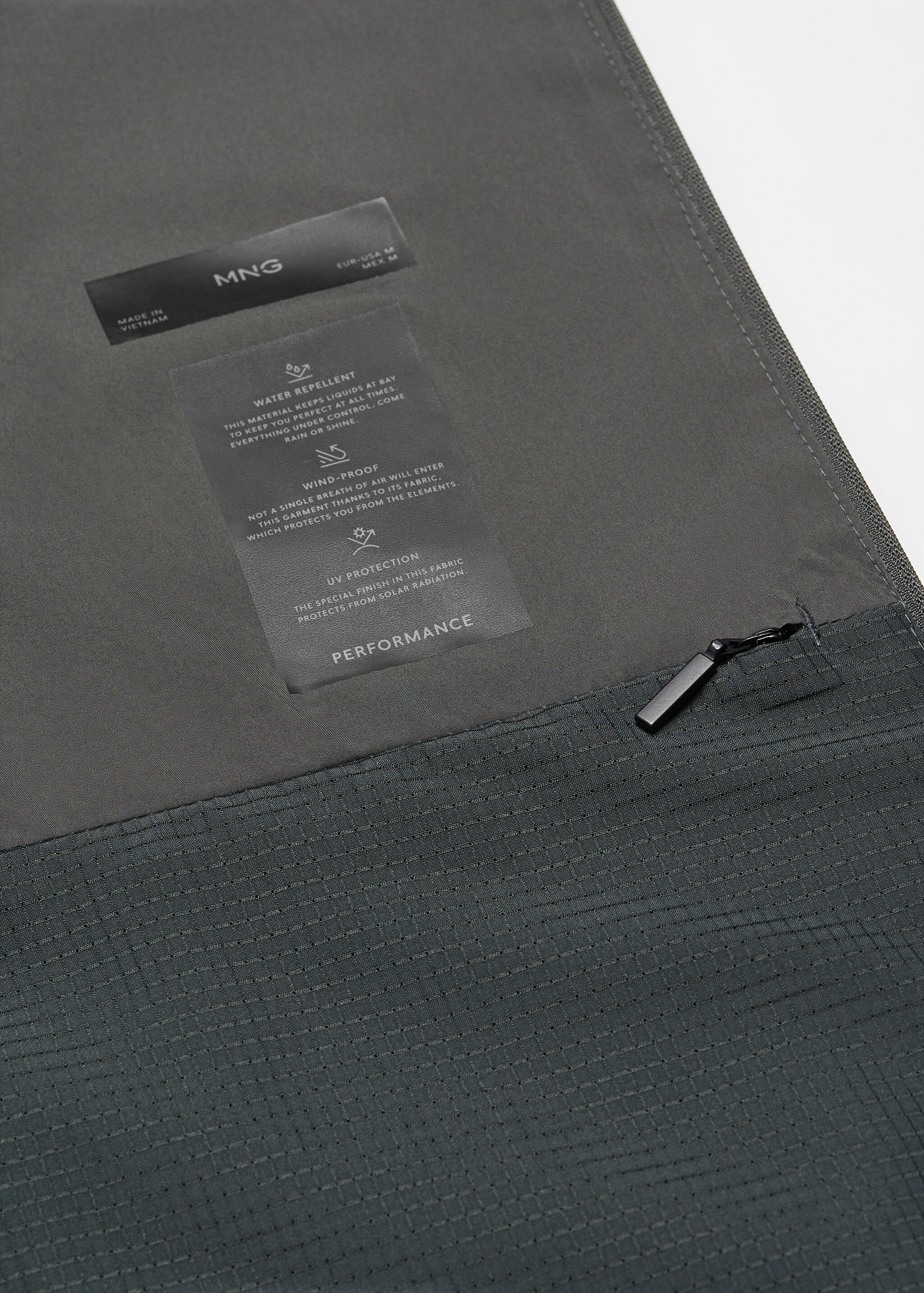 Straight water-repellent gilet - Details of the article 8