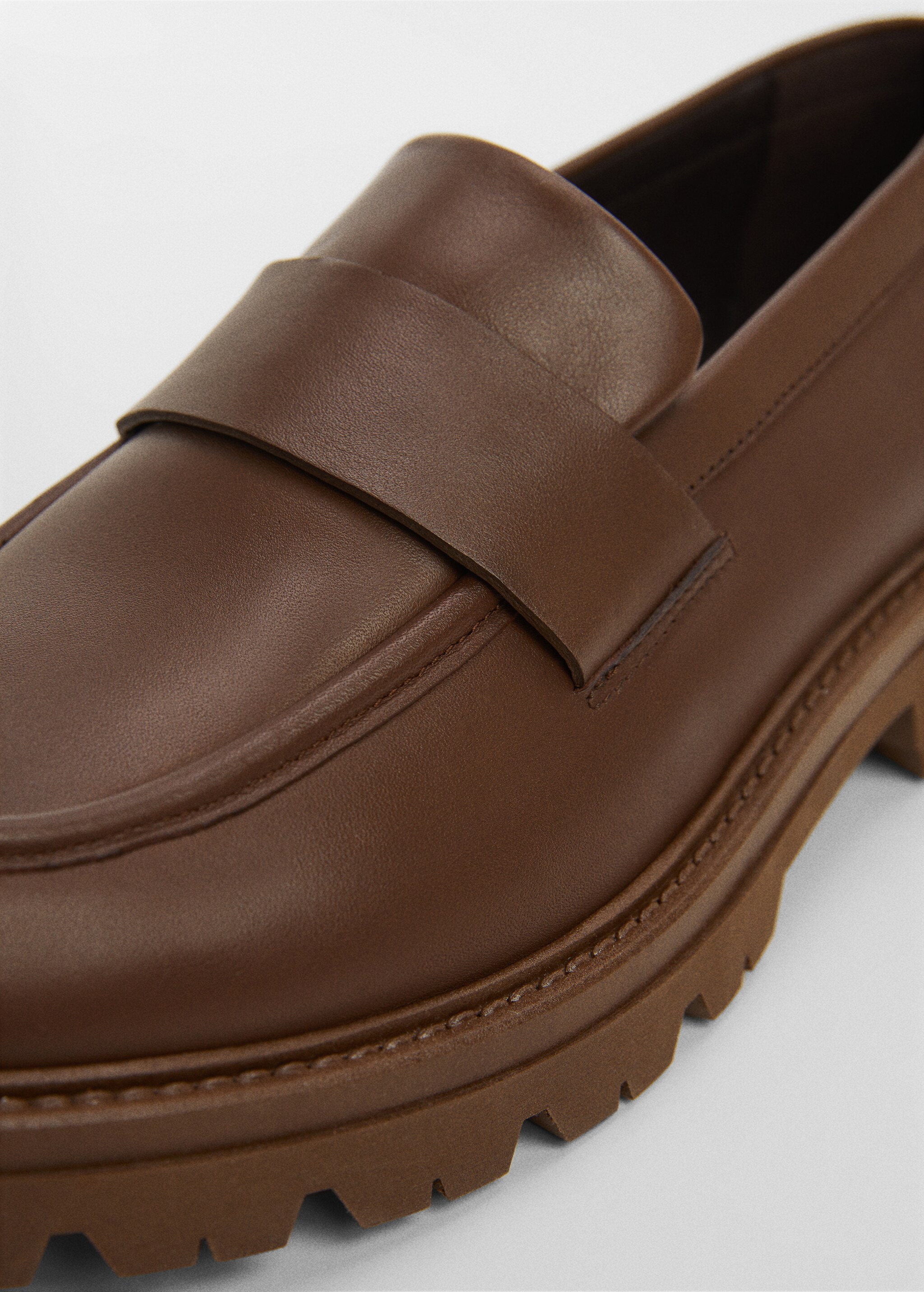 Leather moccasin with track sole - Details of the article 2