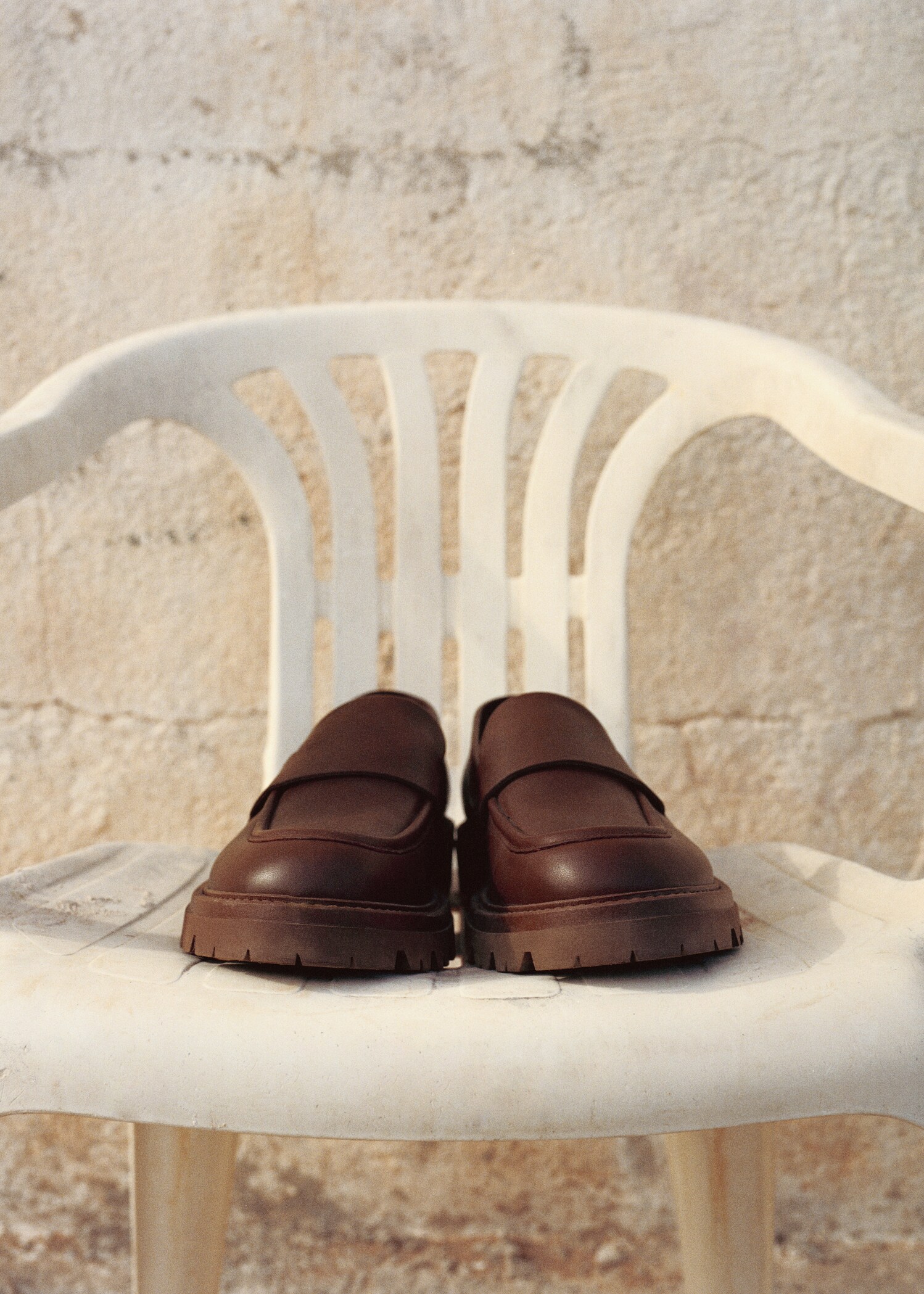 Leather moccasin with track sole - Details of the article 9