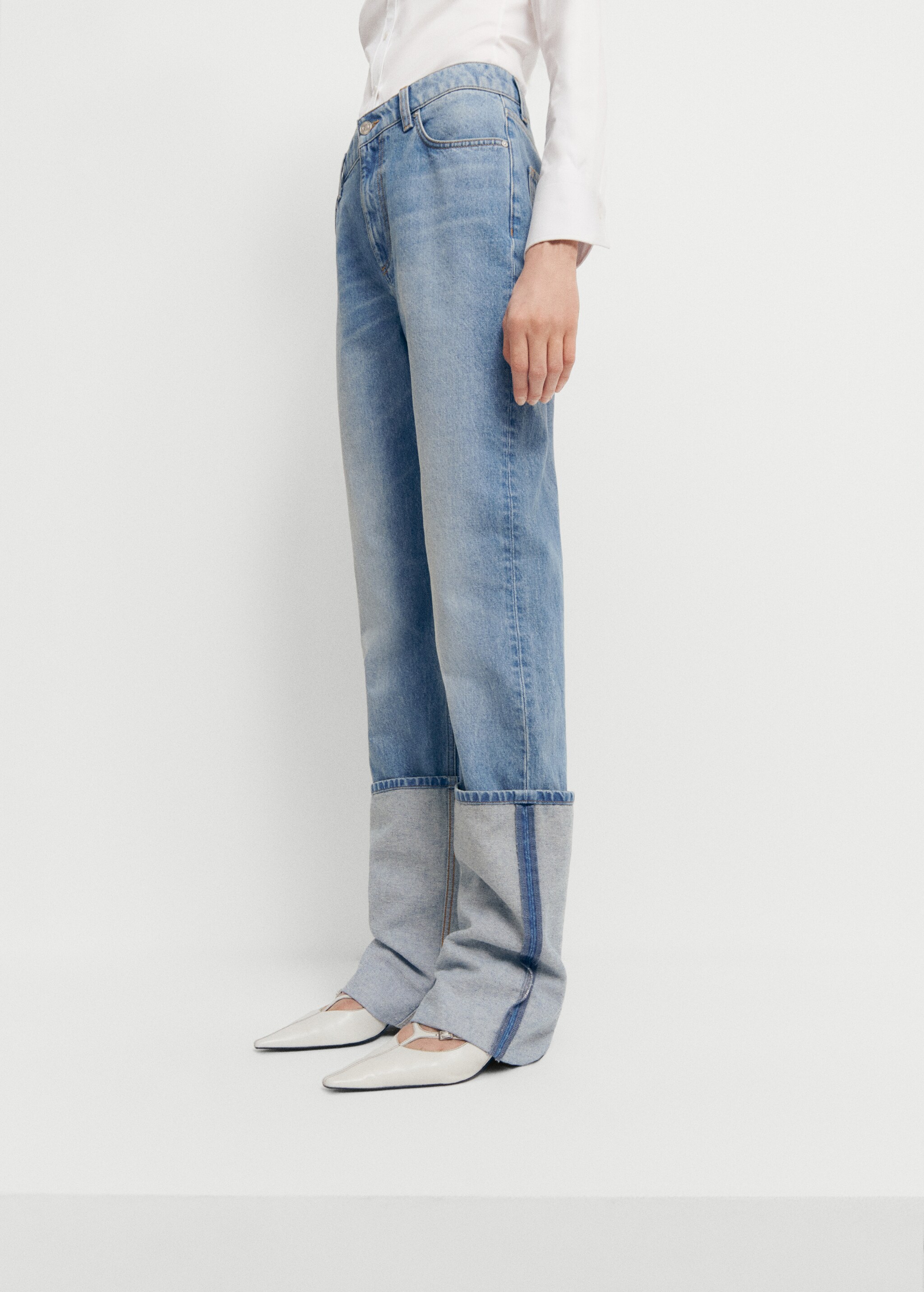 Gerade Jeans mit Umschlag - Mittlere Ansicht