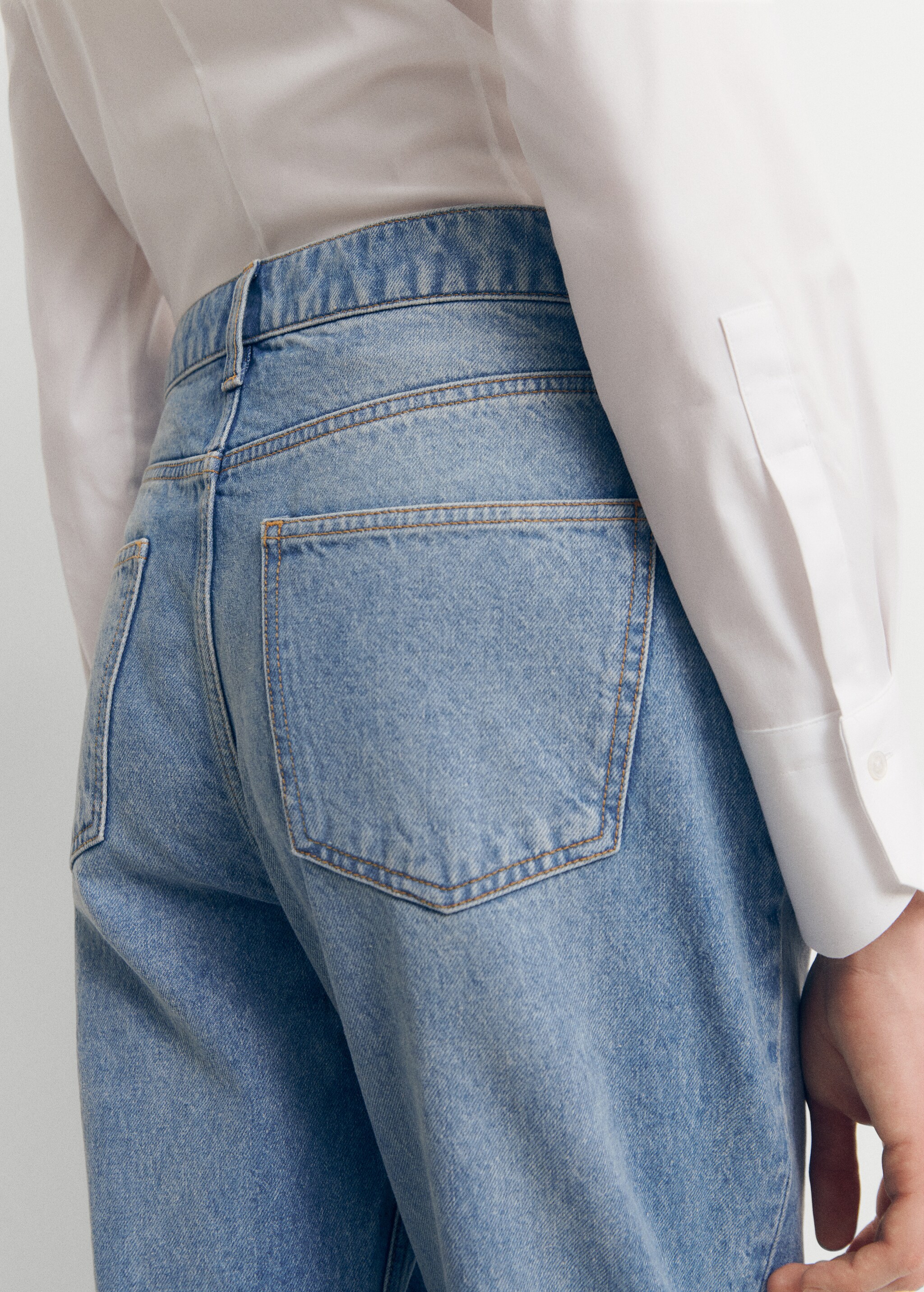 Turned-up straight jeans - Details of the article 6