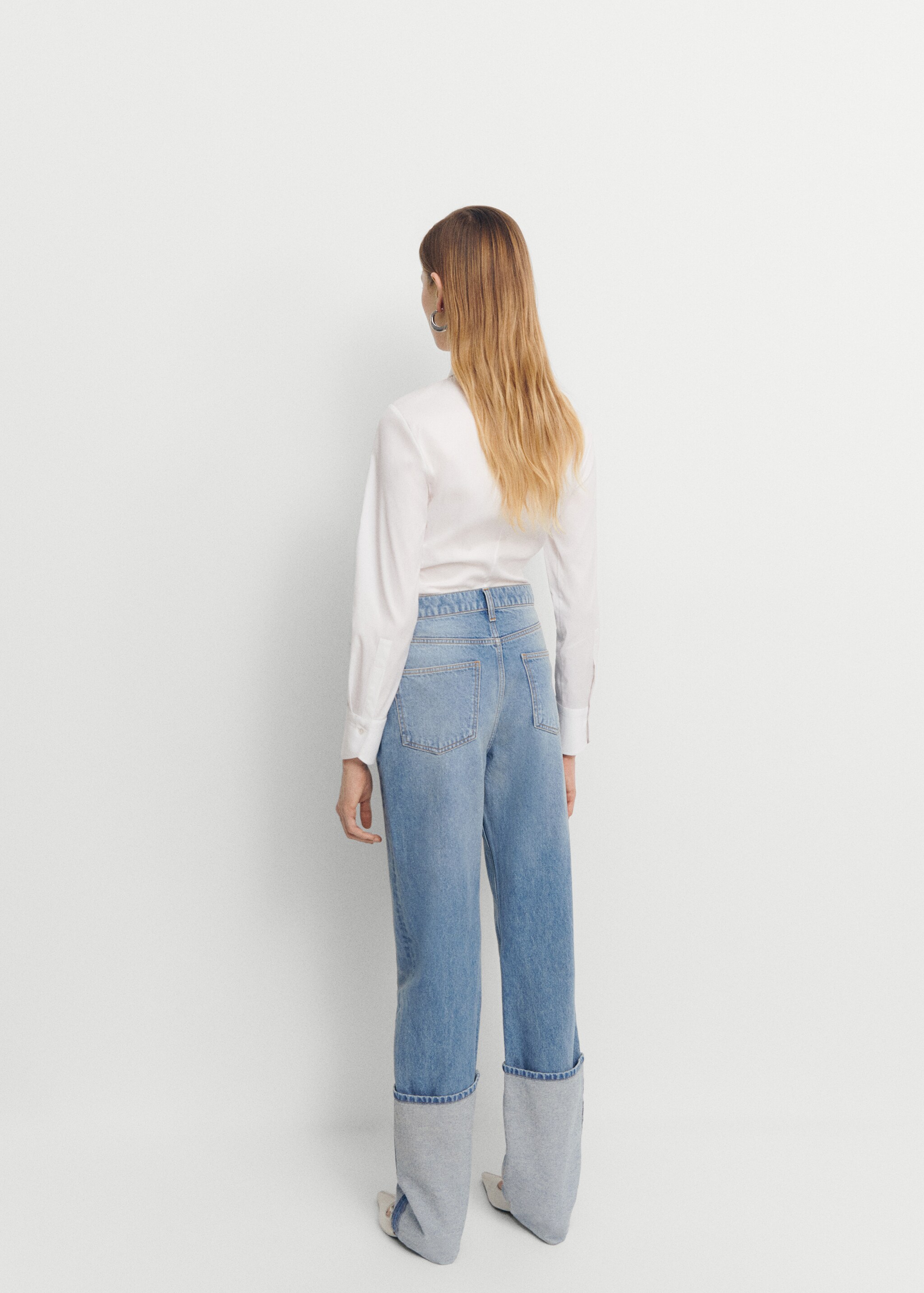 Turned-up straight jeans - Reverse of the article