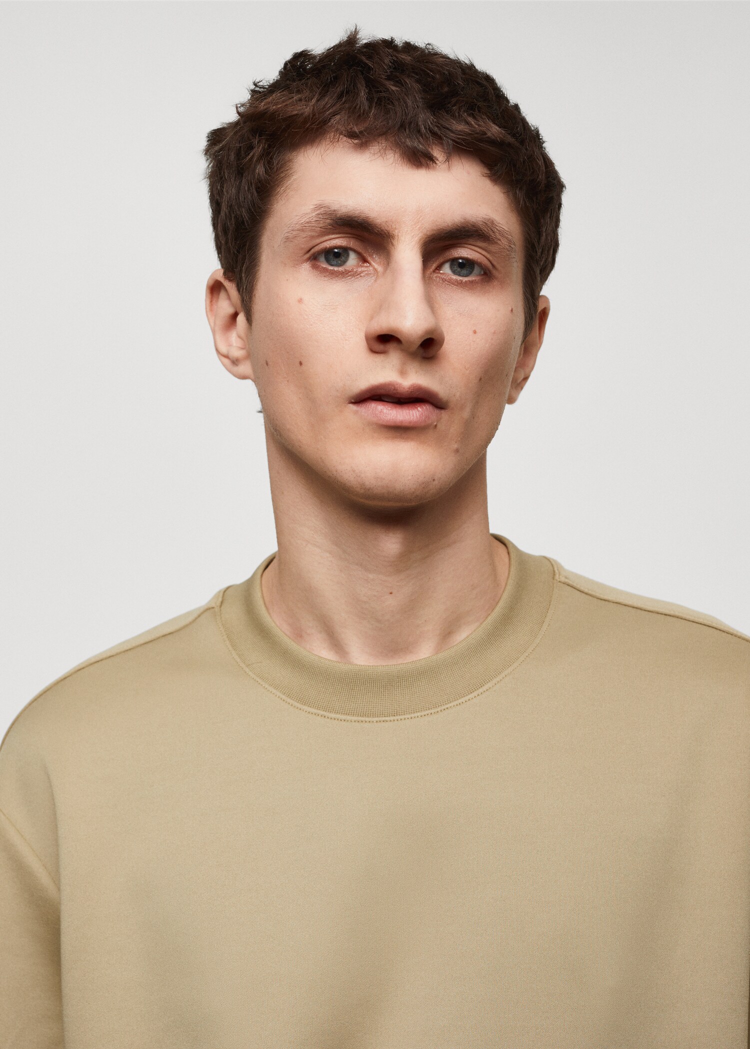 Camiseta relaxed fit tejido stretch - Detalle del artículo 1