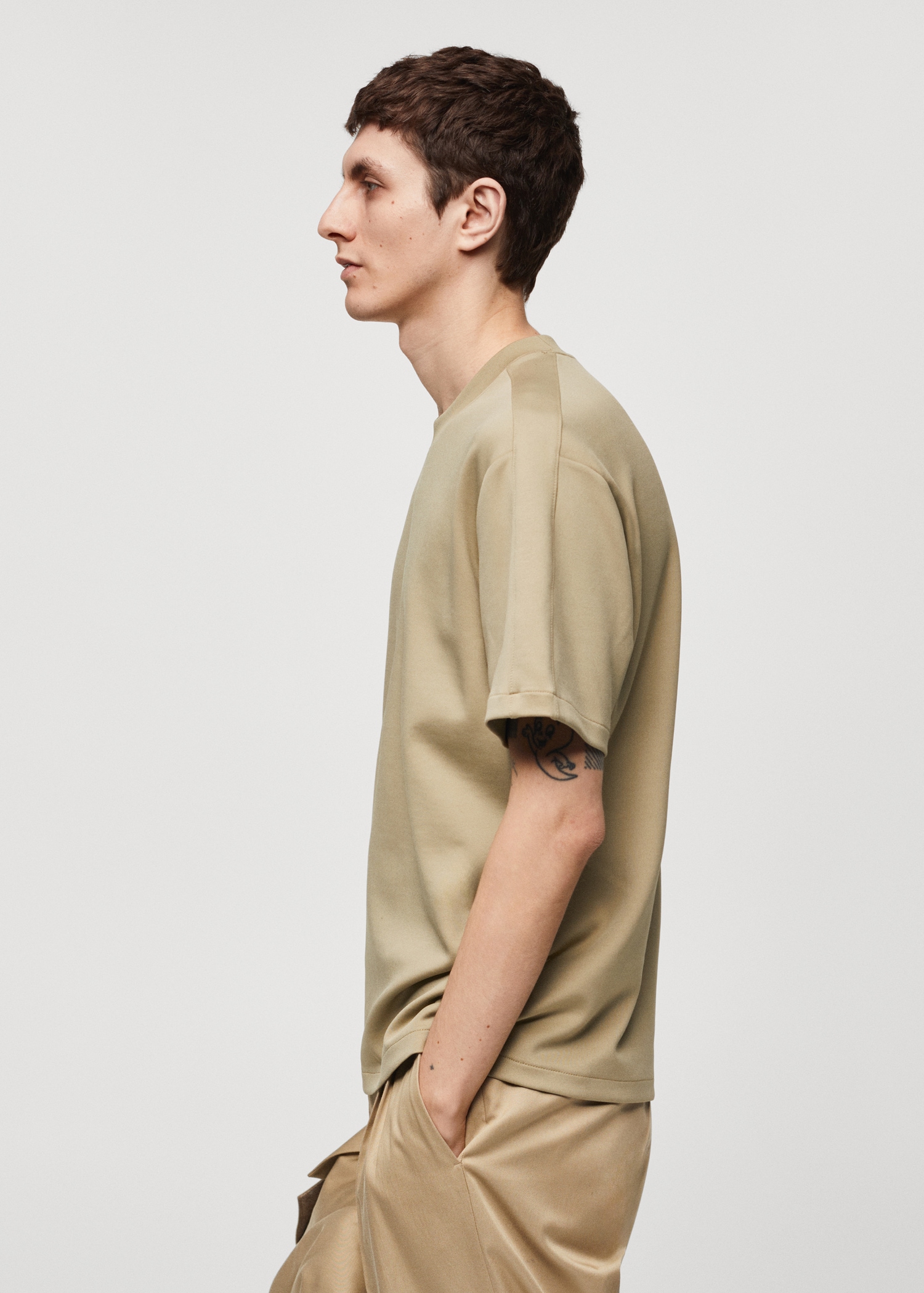 Camiseta relaxed fit tejido stretch - Detalle del artículo 2