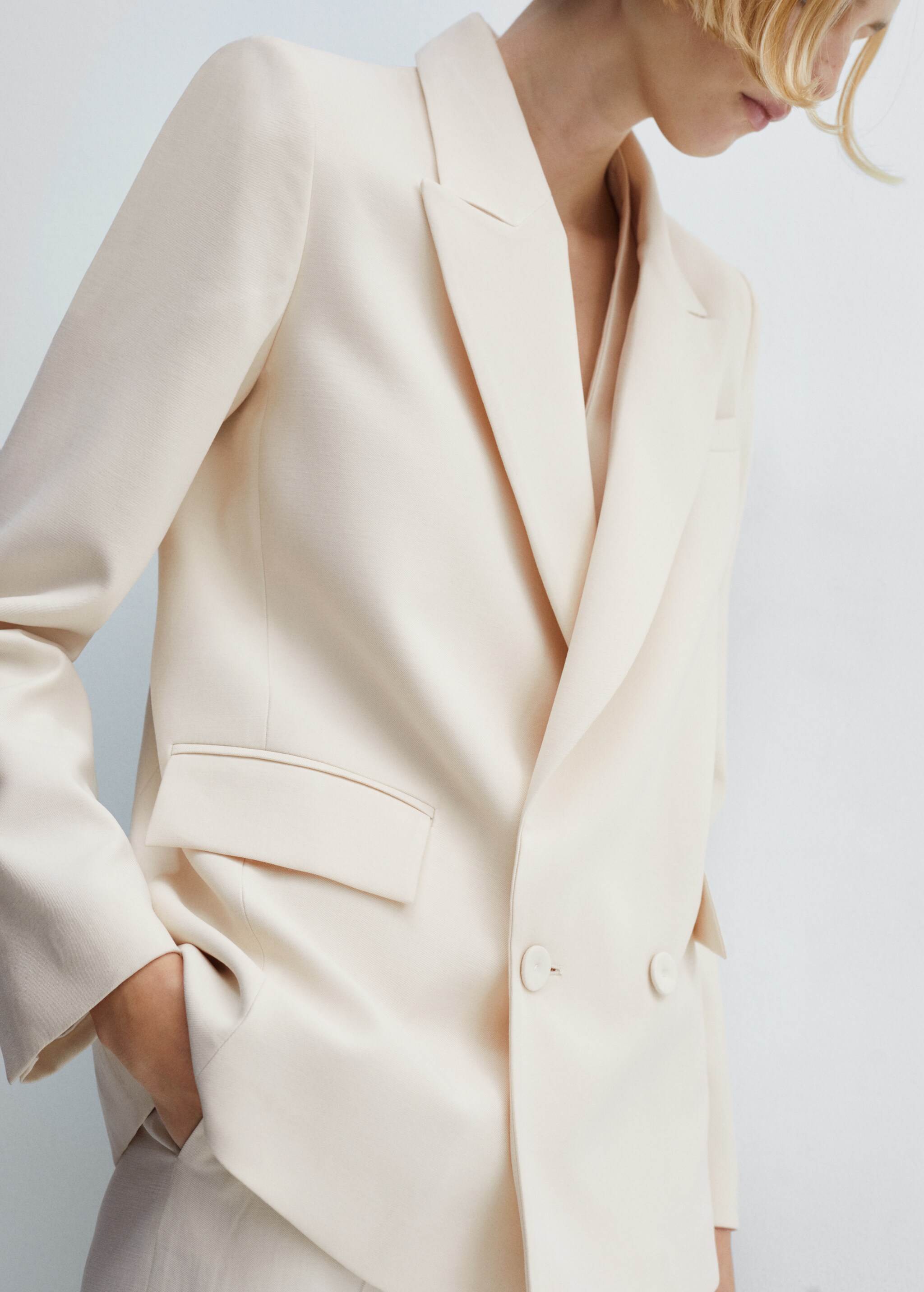 Double-breasted suit blazer - Details of the article 6