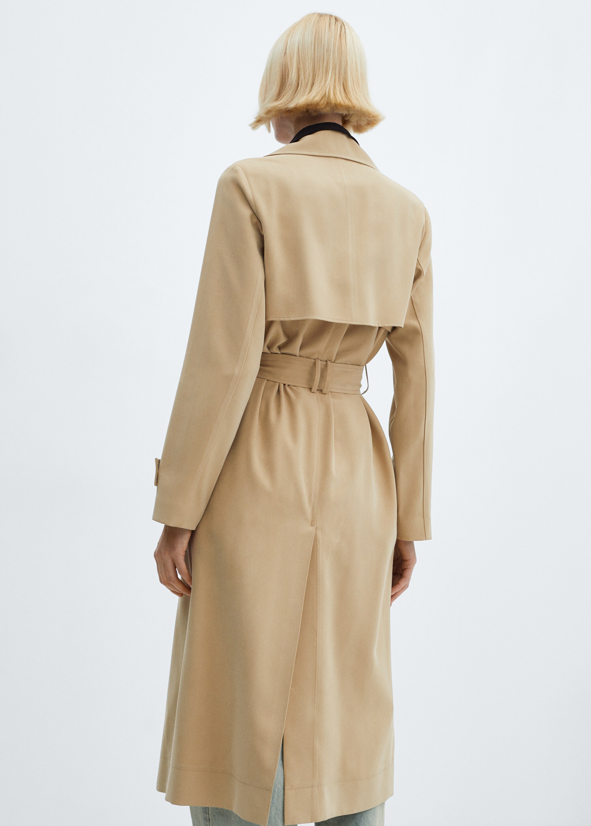 Flowy lapel trench - Reverse of the article
