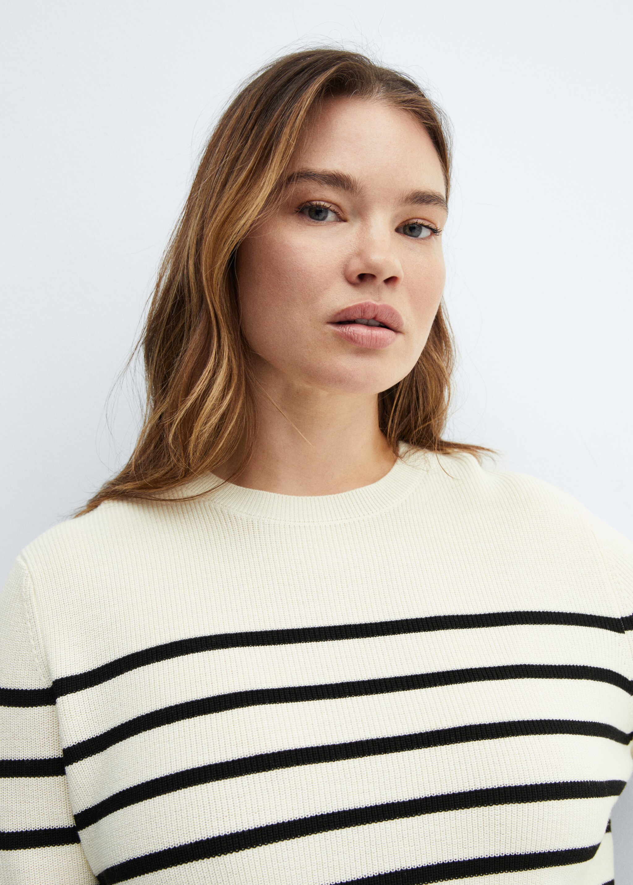 Cotton-linen round-neck knitted sweater - Details of the article 4