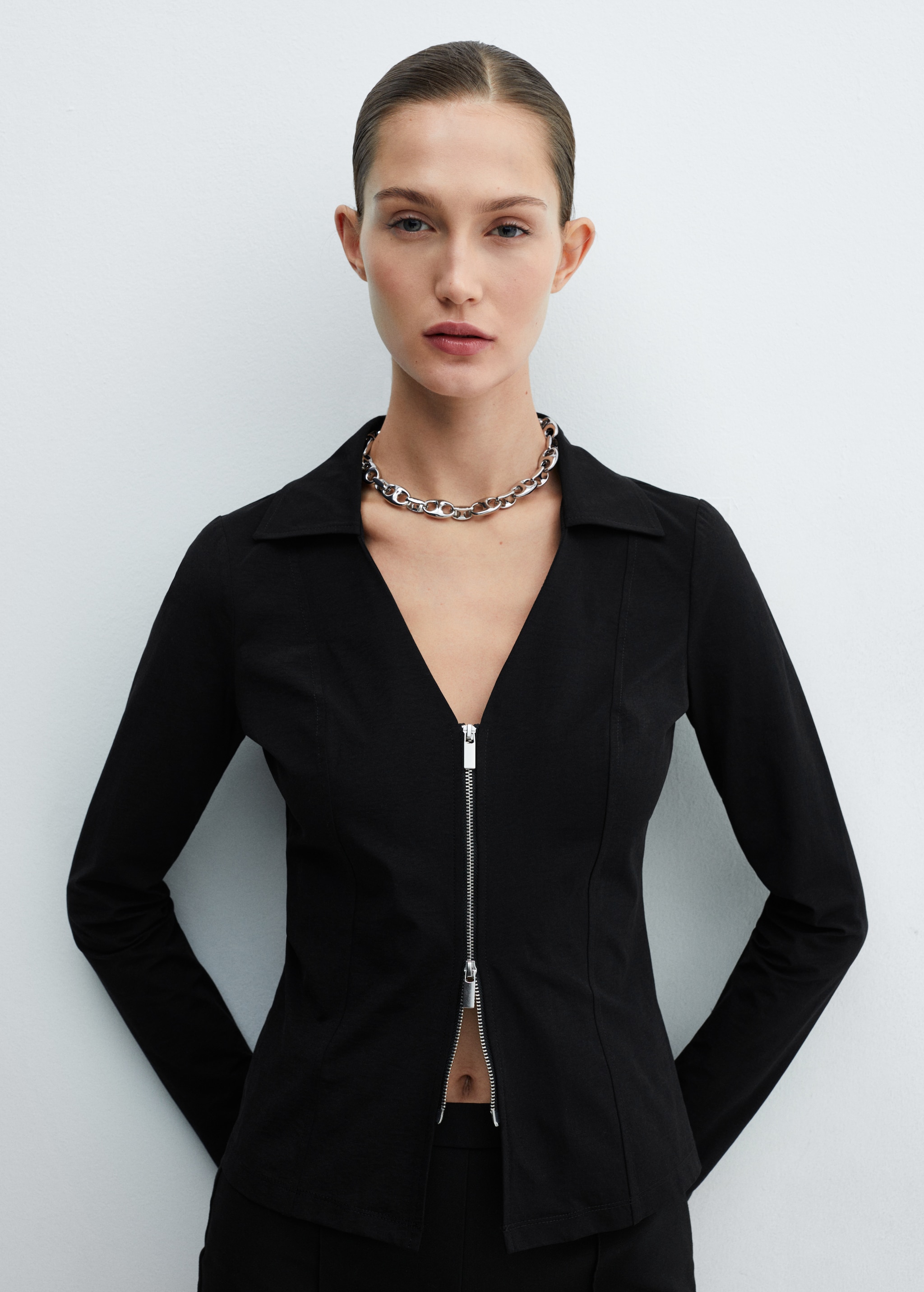 Zipper fitted jacket