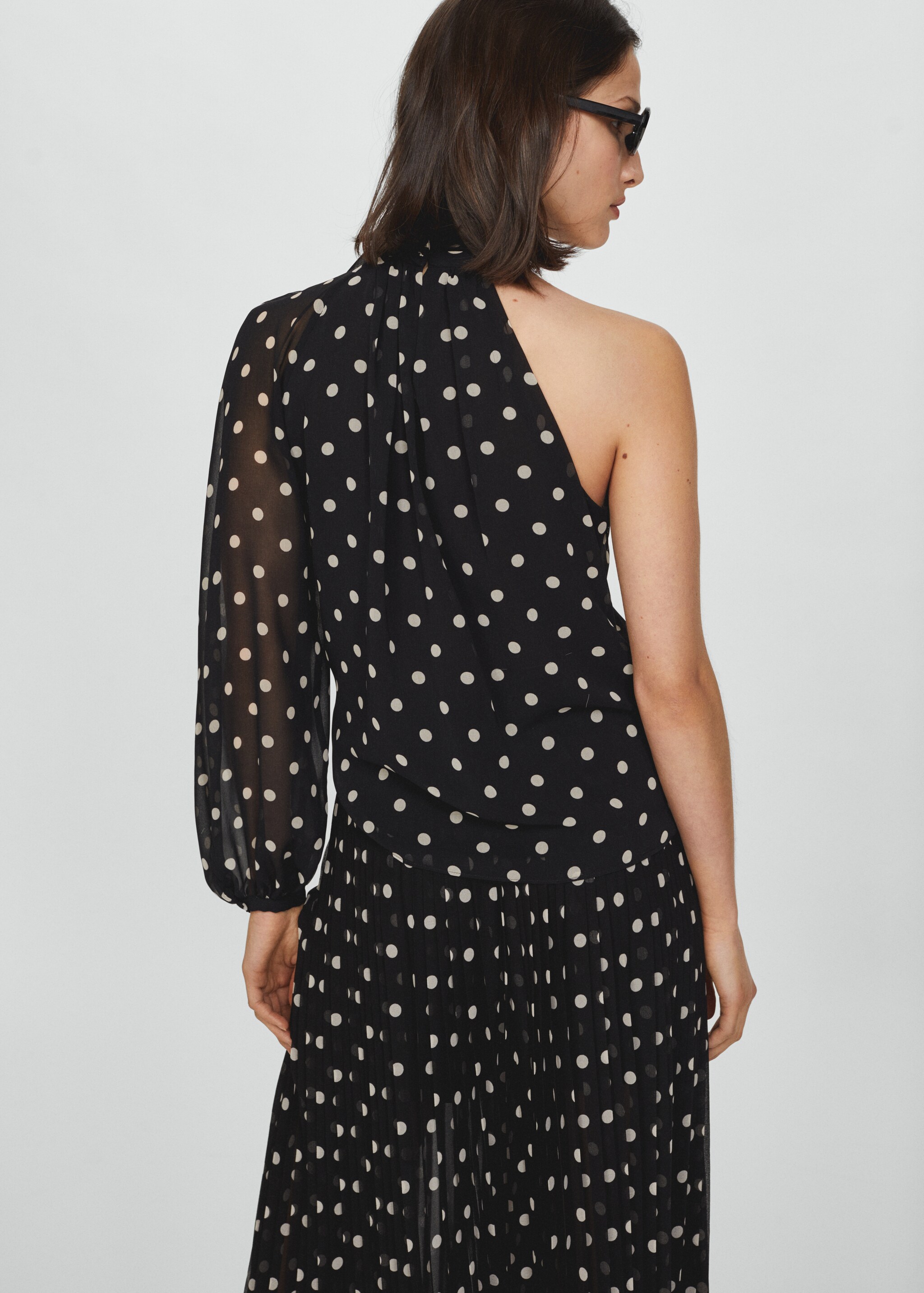Asymmetric polka dot blouse - Reverse of the article