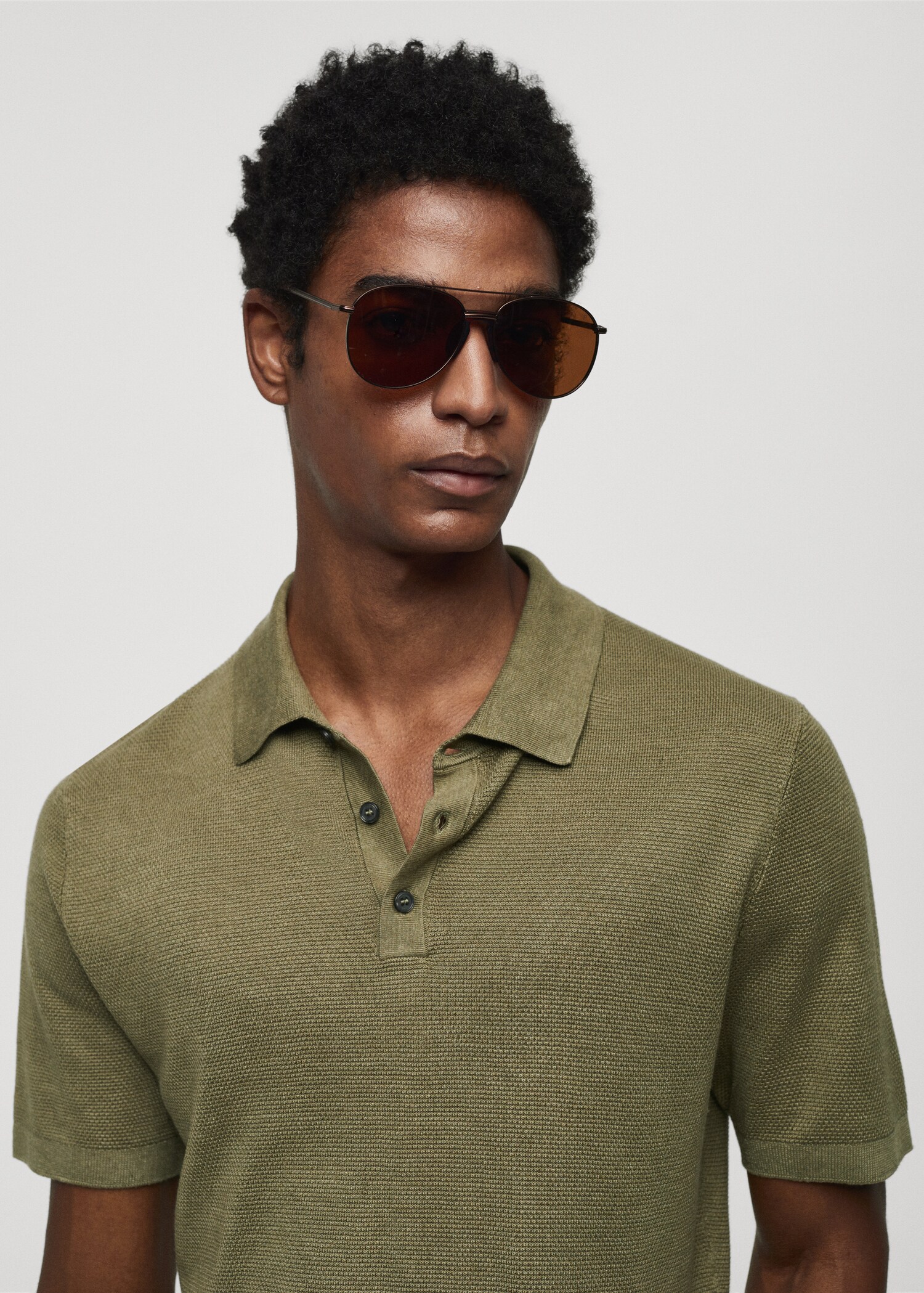 Buttoned micro-structure knitted polo shirt - Details of the article 1