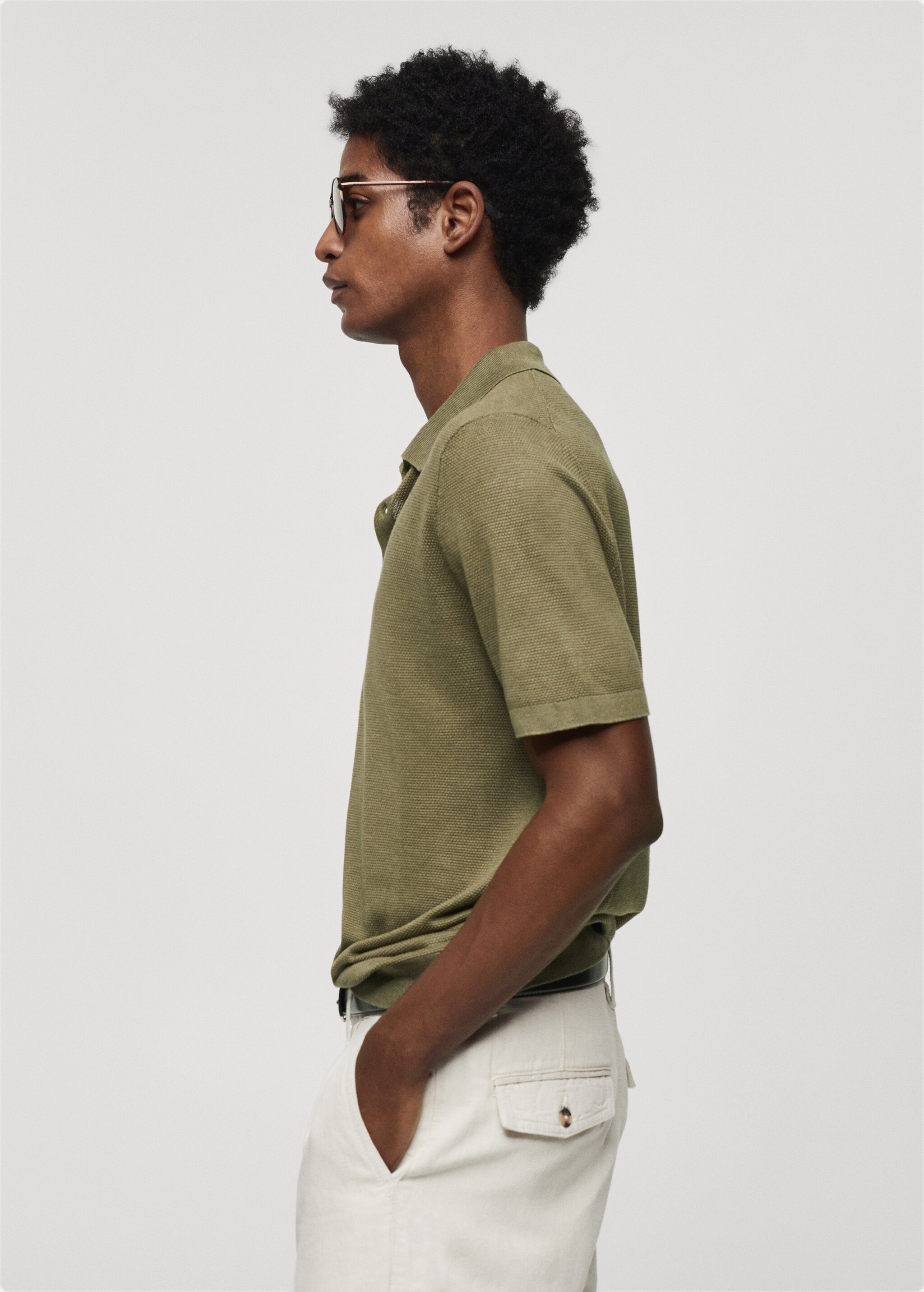 Buttoned micro-structure knitted polo shirt - Details of the article 2