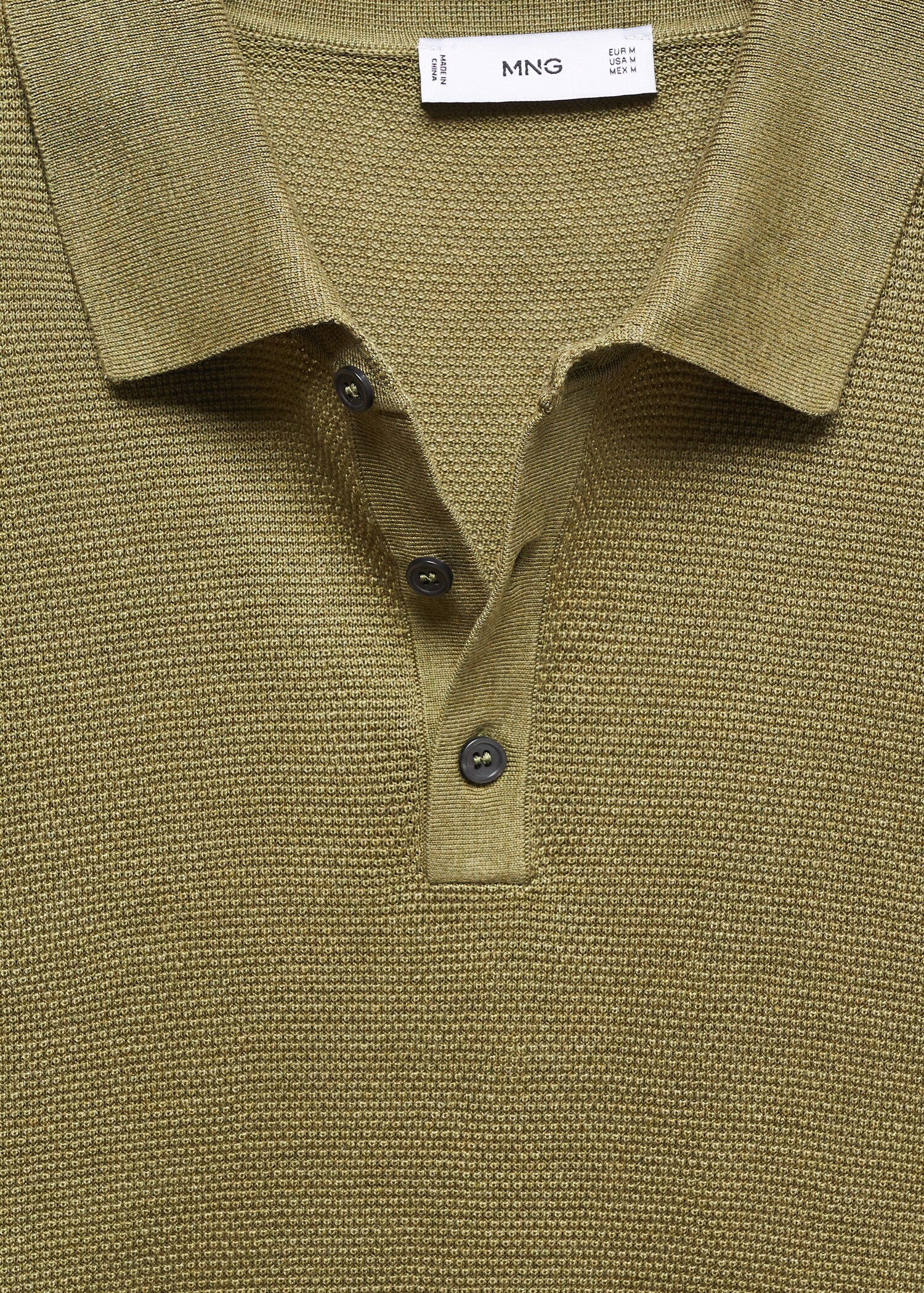 Buttoned micro-structure knitted polo shirt - Details of the article 8