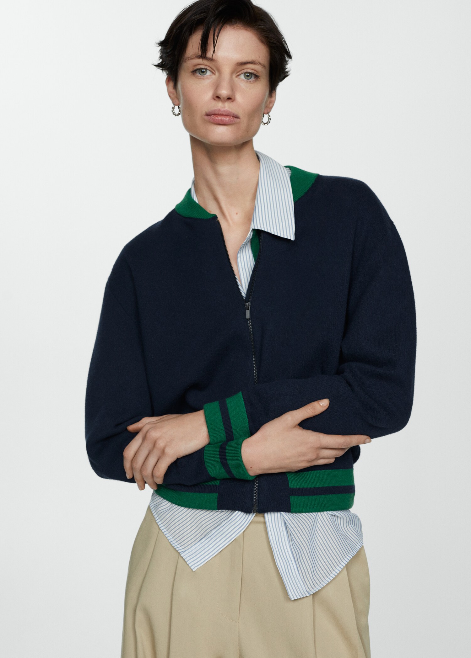 Jacke aus Strick mit Kontrastbiesen - Damen | MANGO Deutschland