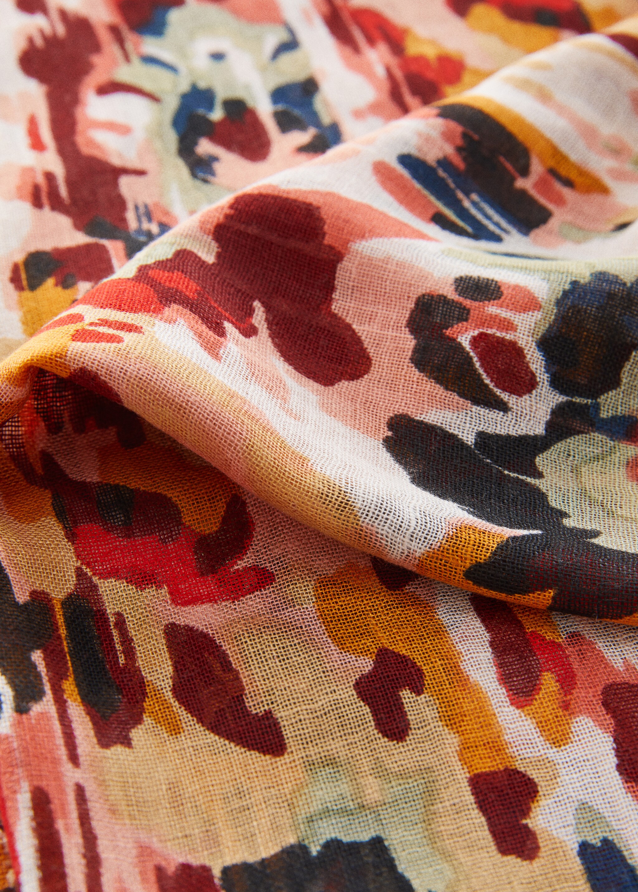 Schal mit Ikat-Muster - Mittlere Ansicht