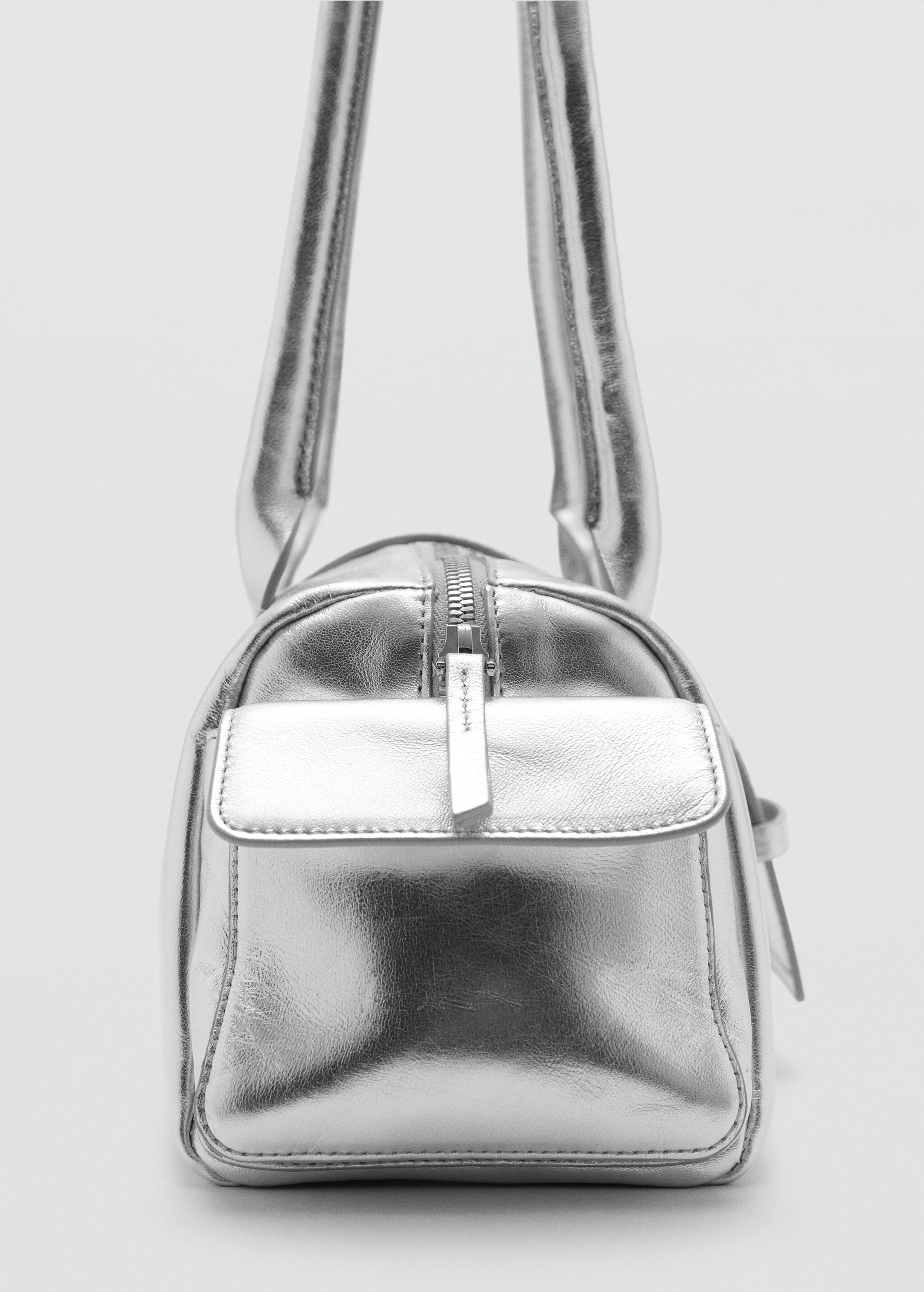 Leather shoulder bag with cargo pockets - Details of the article 1