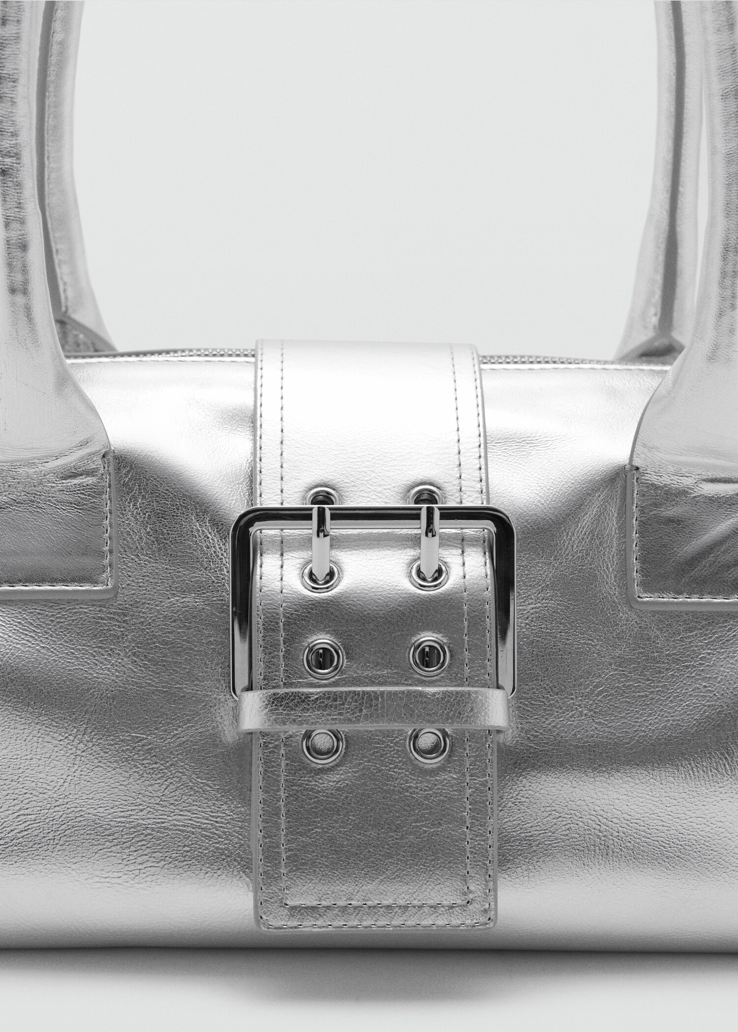 Leather shoulder bag with cargo pockets - Details of the article 2