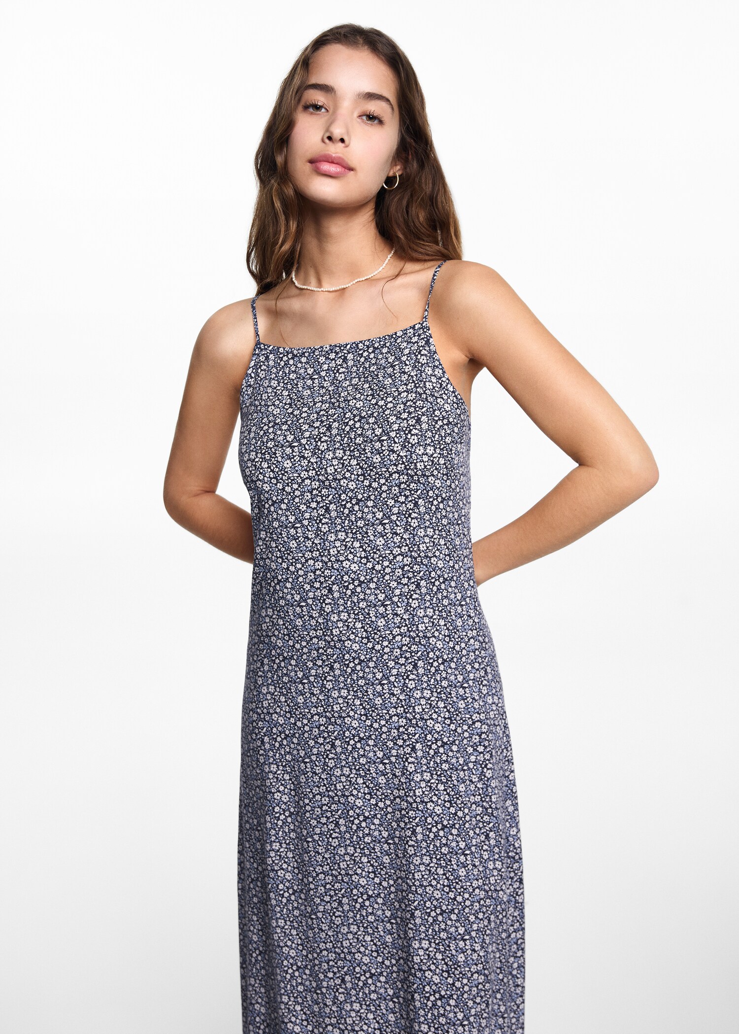 Robe à fleurs - Plan moyen