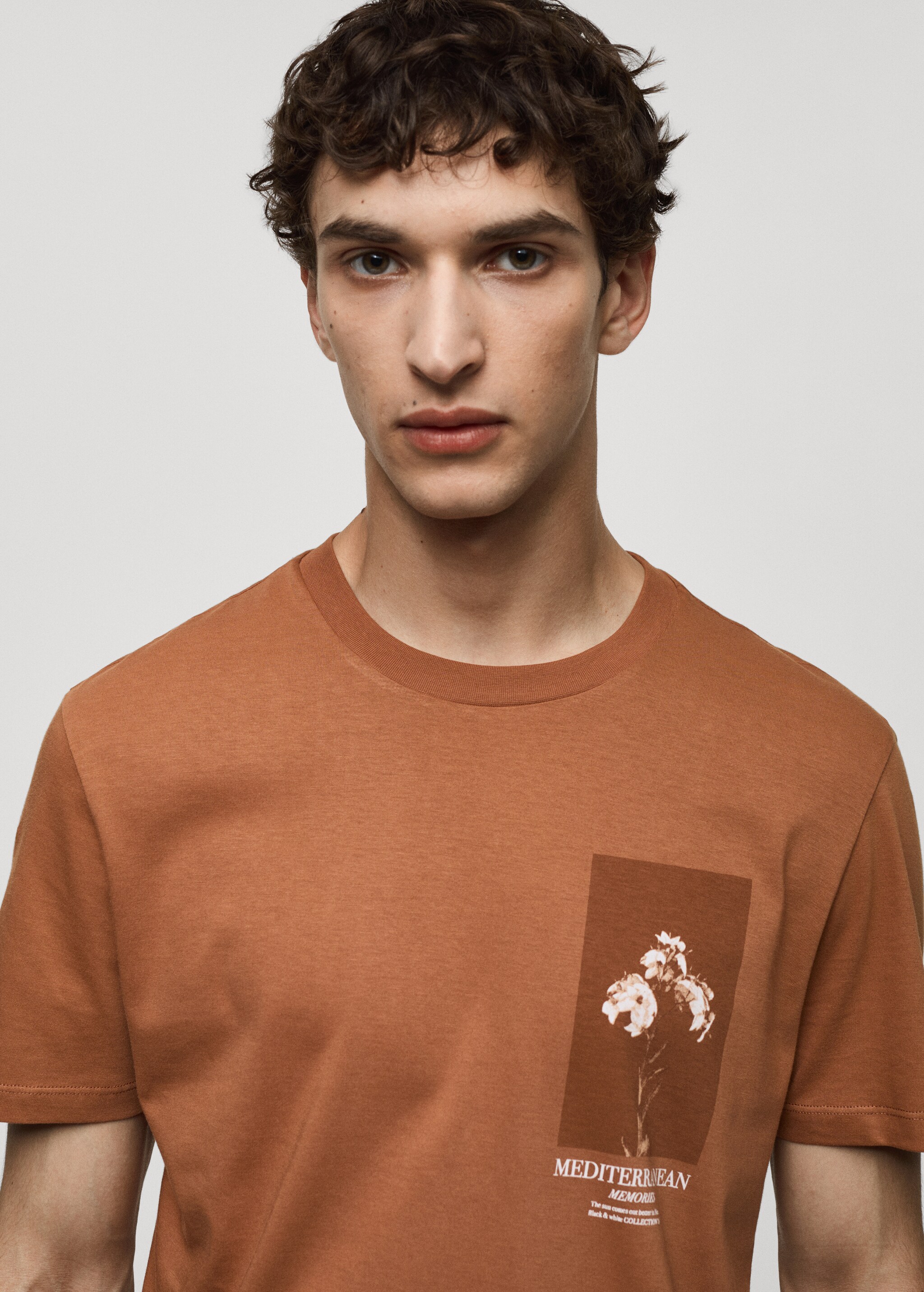 Slim fit 100% printed cotton t-shirt - Details of the article 1