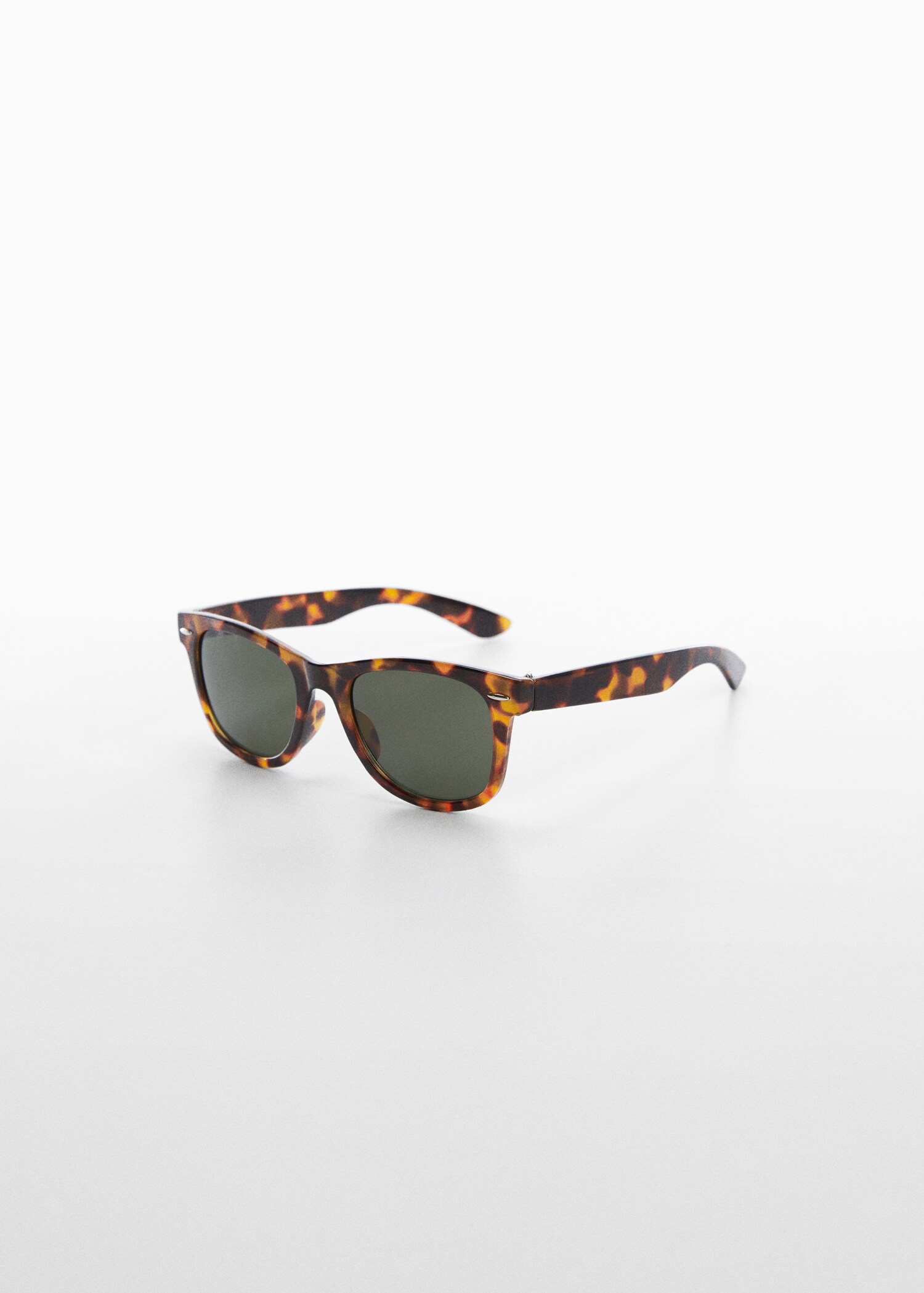 Lunettes de soleil monture plastique - Plan moyen