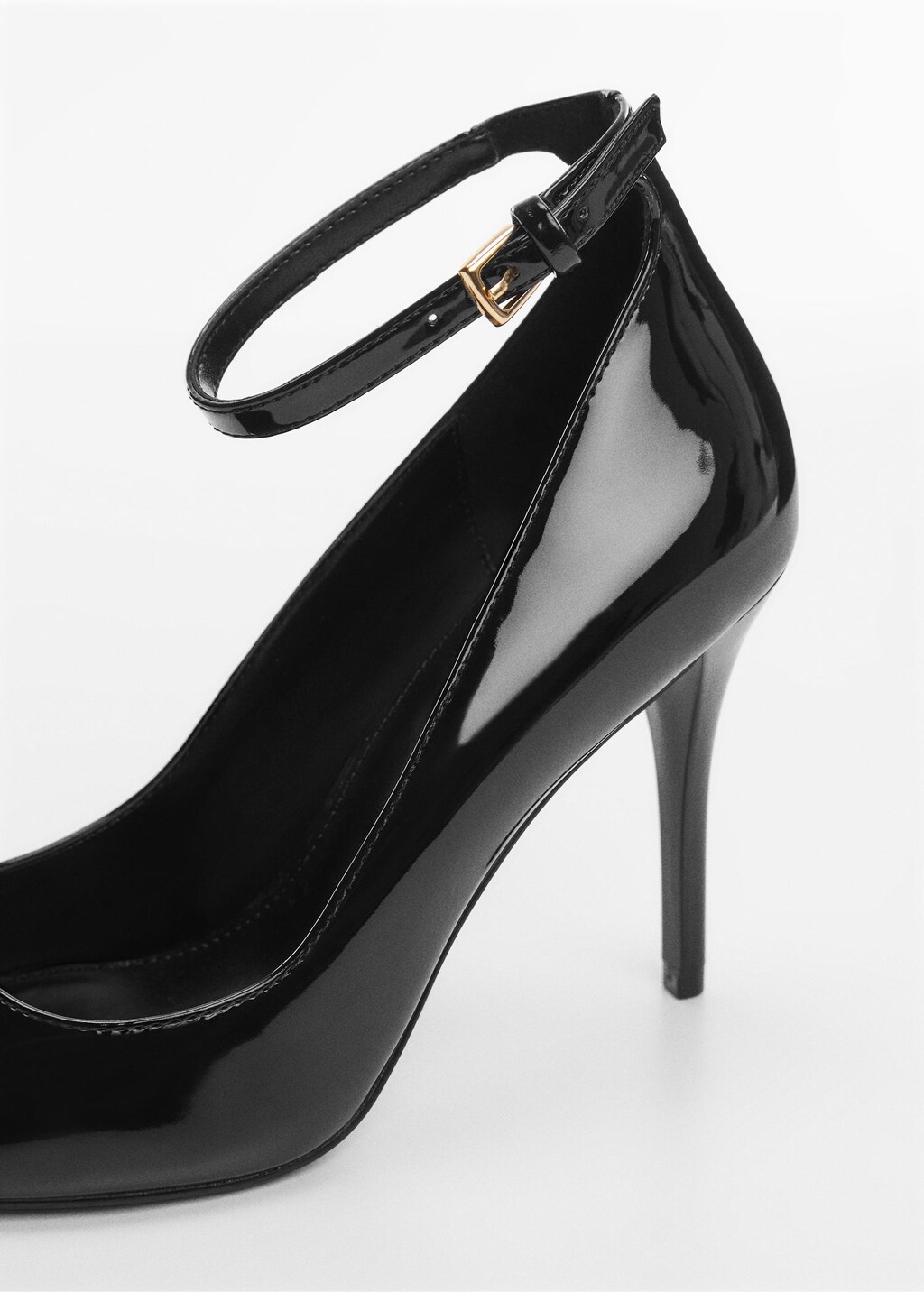 Patent leather effect heeled shoes MANGO