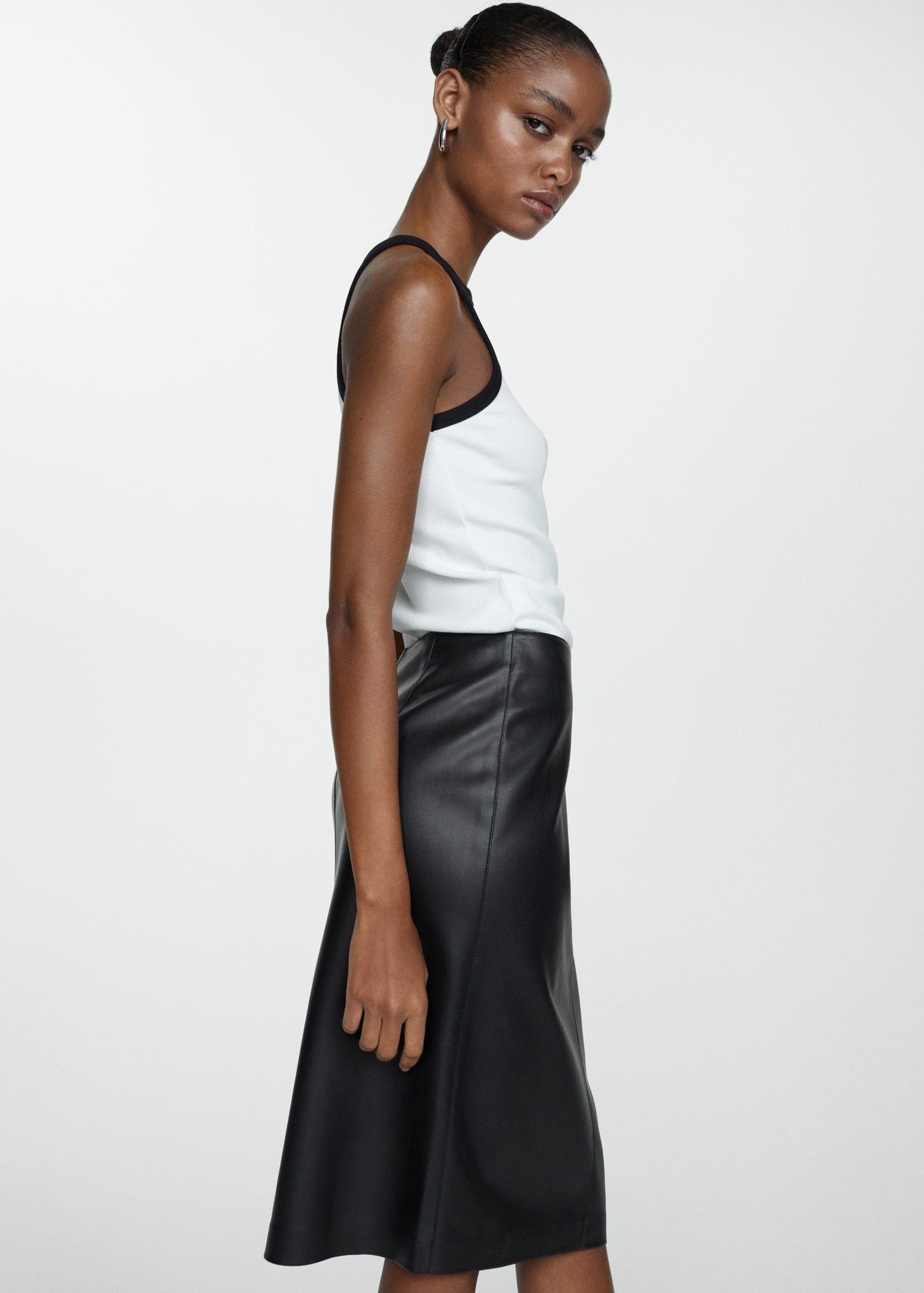 Faux-leather pencil skirt | MANGO