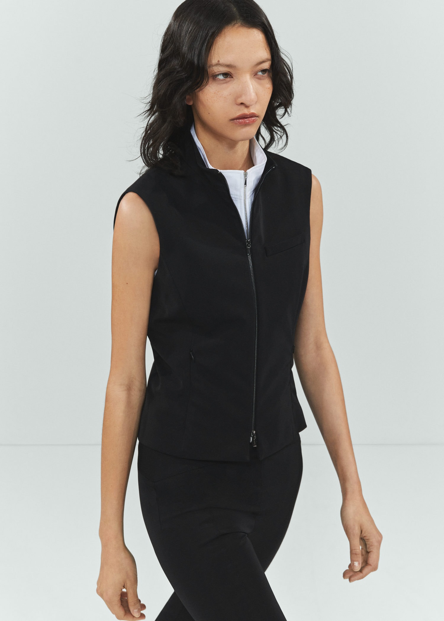 Zipper fitted vest