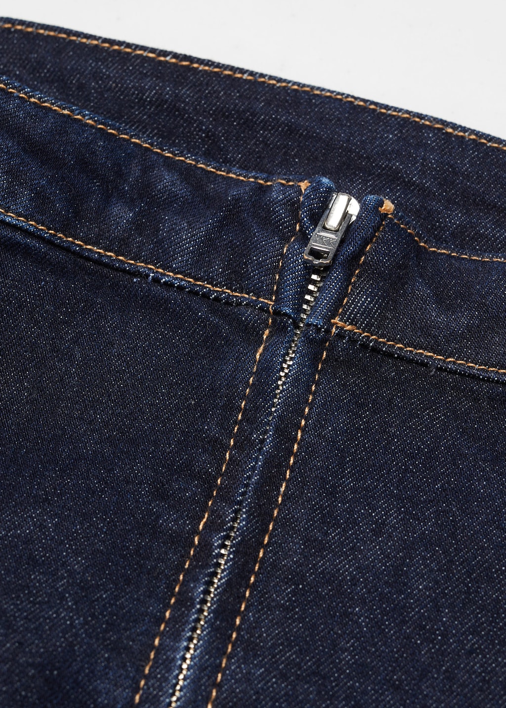 Asymmetrical hem jeans 2025