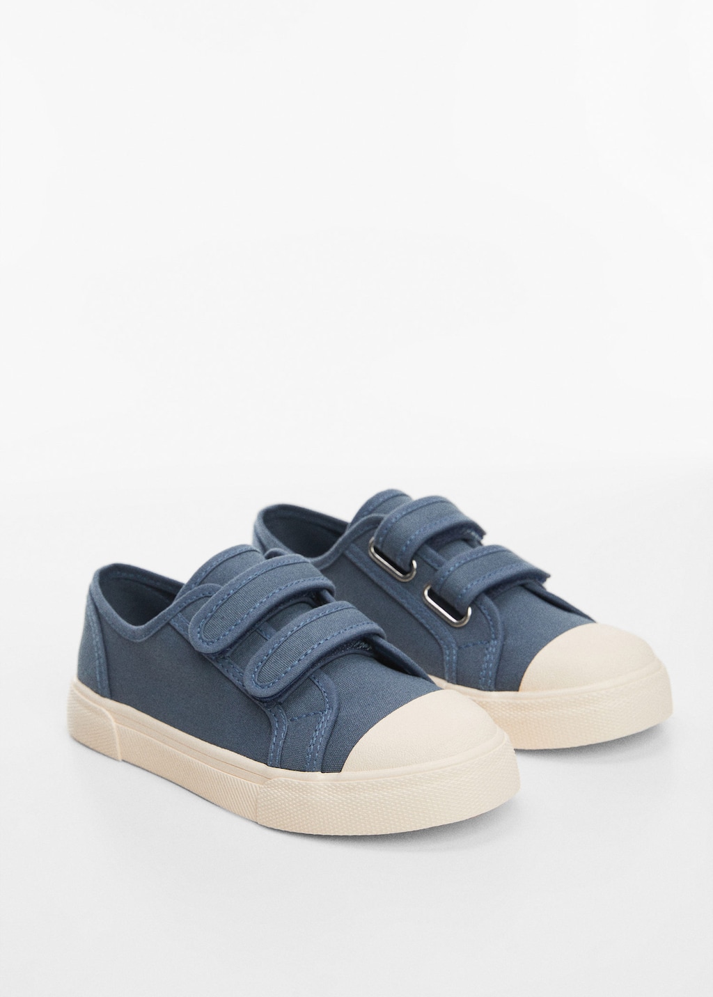 Canvas shoes with store velcro fastening