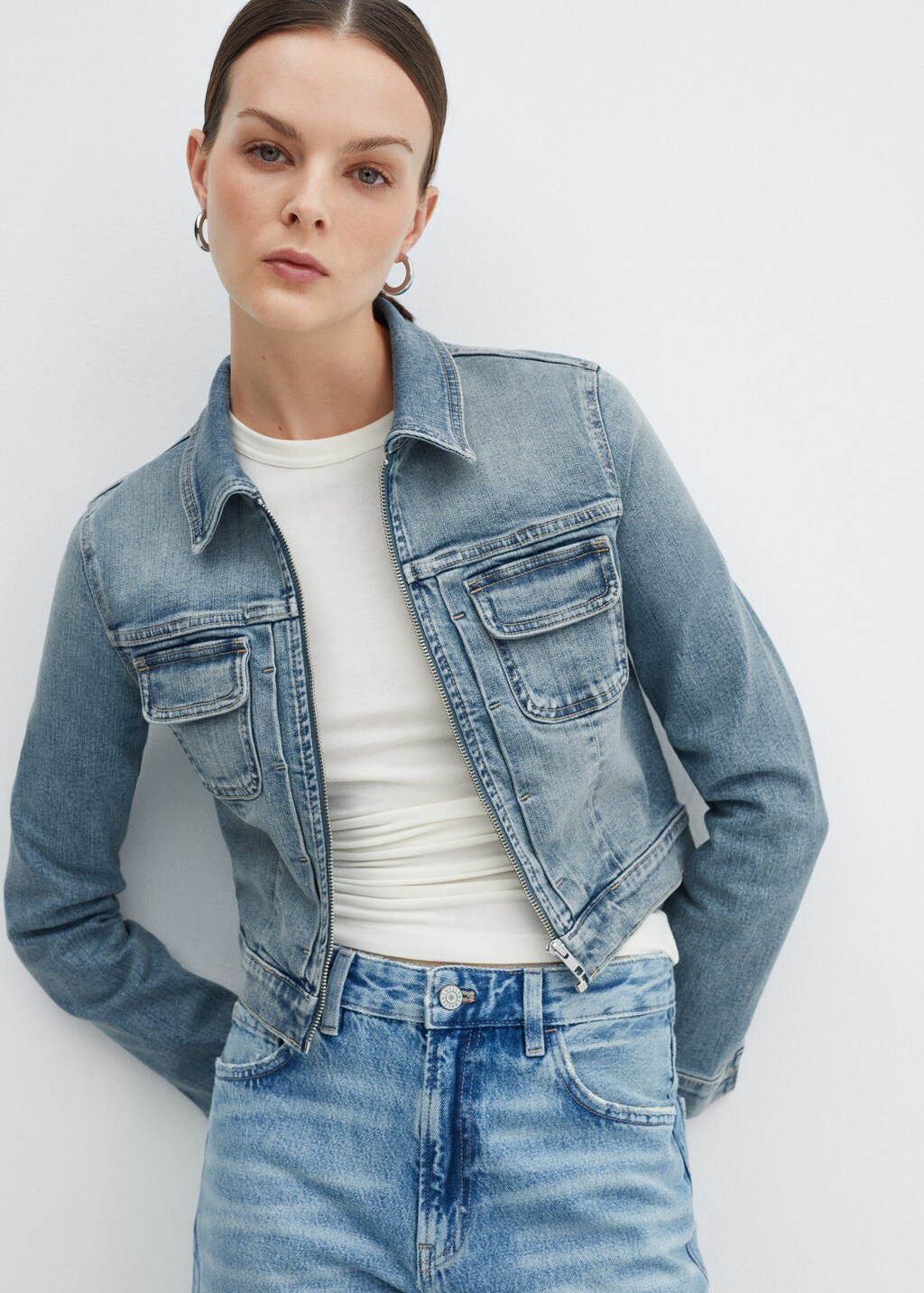 Blouson en jean crop fermeture Éclair | MANGO