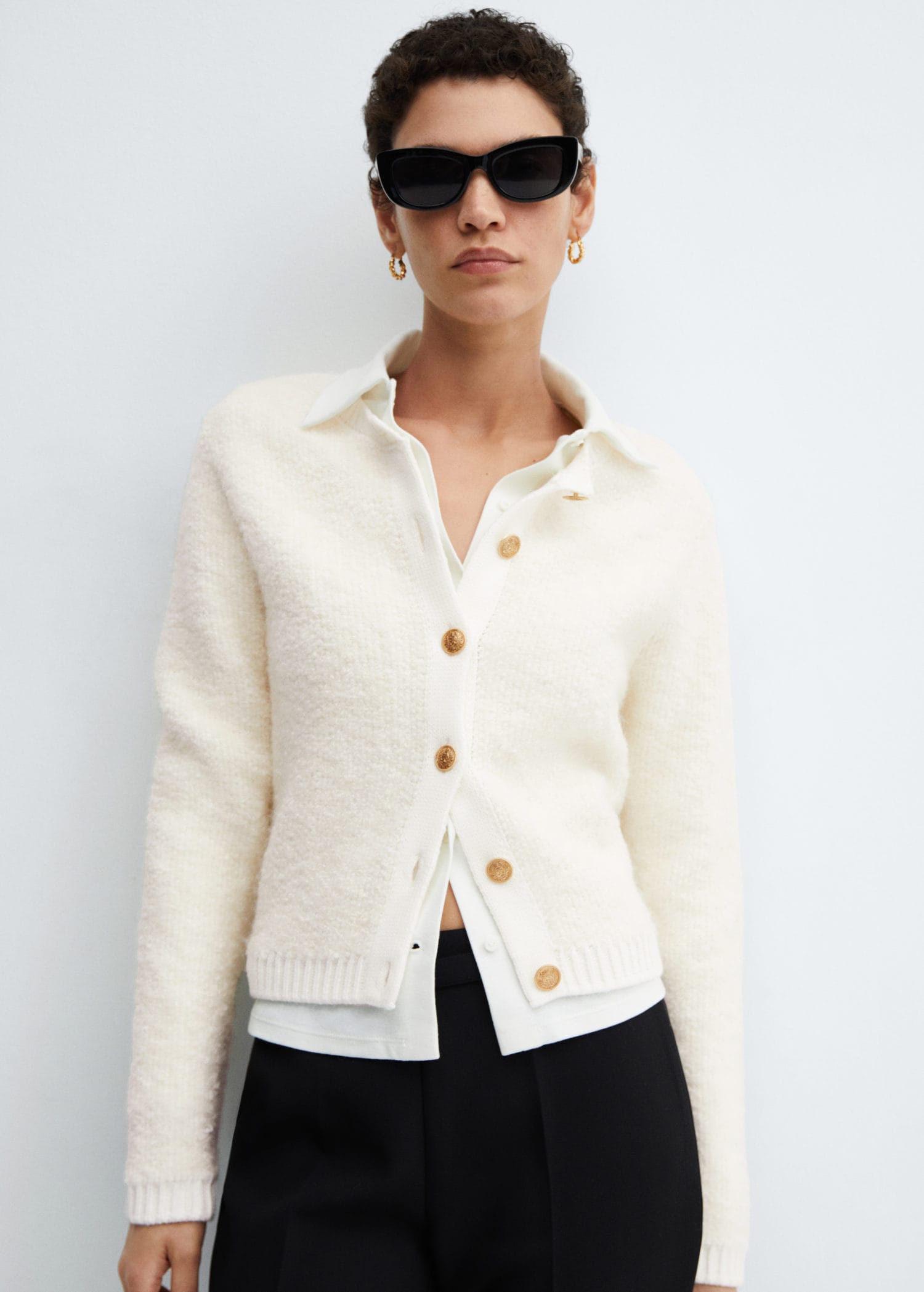 Knitted buttoned jacket | MANGO